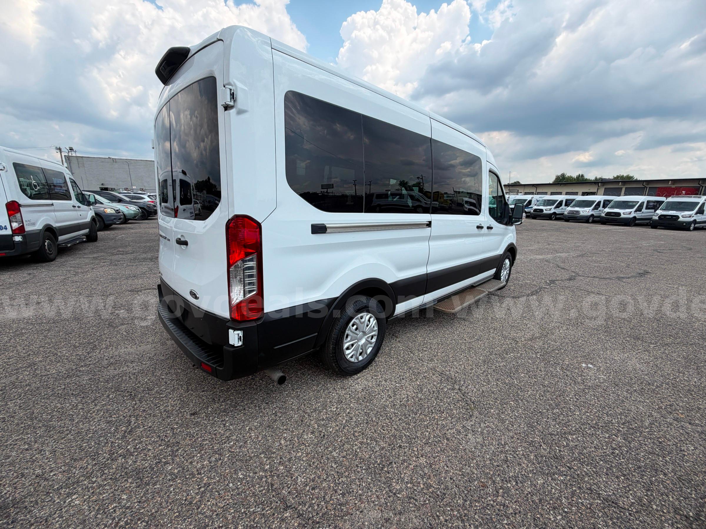 2022 Ford Transit 350 Wagon Med. Roof XLT w/Sliding Pass. 148-in. WB Ford Transit Government Surplus Auction - Photo #5