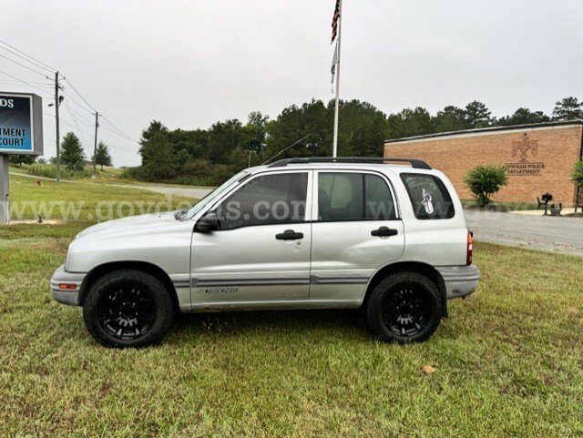 2001 Chevrolet Tracker 4-Door 4WD Chevrolet Tracker Government Surplus Auction - Photo #2