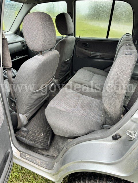 2001 Chevrolet Tracker 4-Door 4WD Chevrolet Tracker Government Surplus Auction - Photo #3