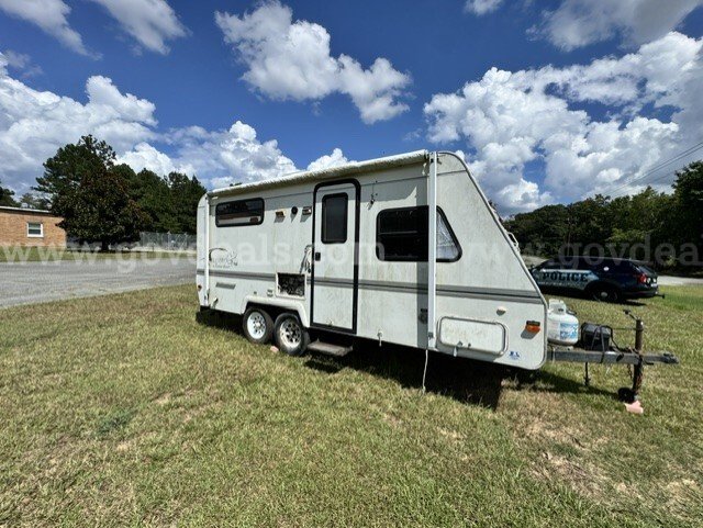 2000 Shamrock by Forest River Flagstaff Camper