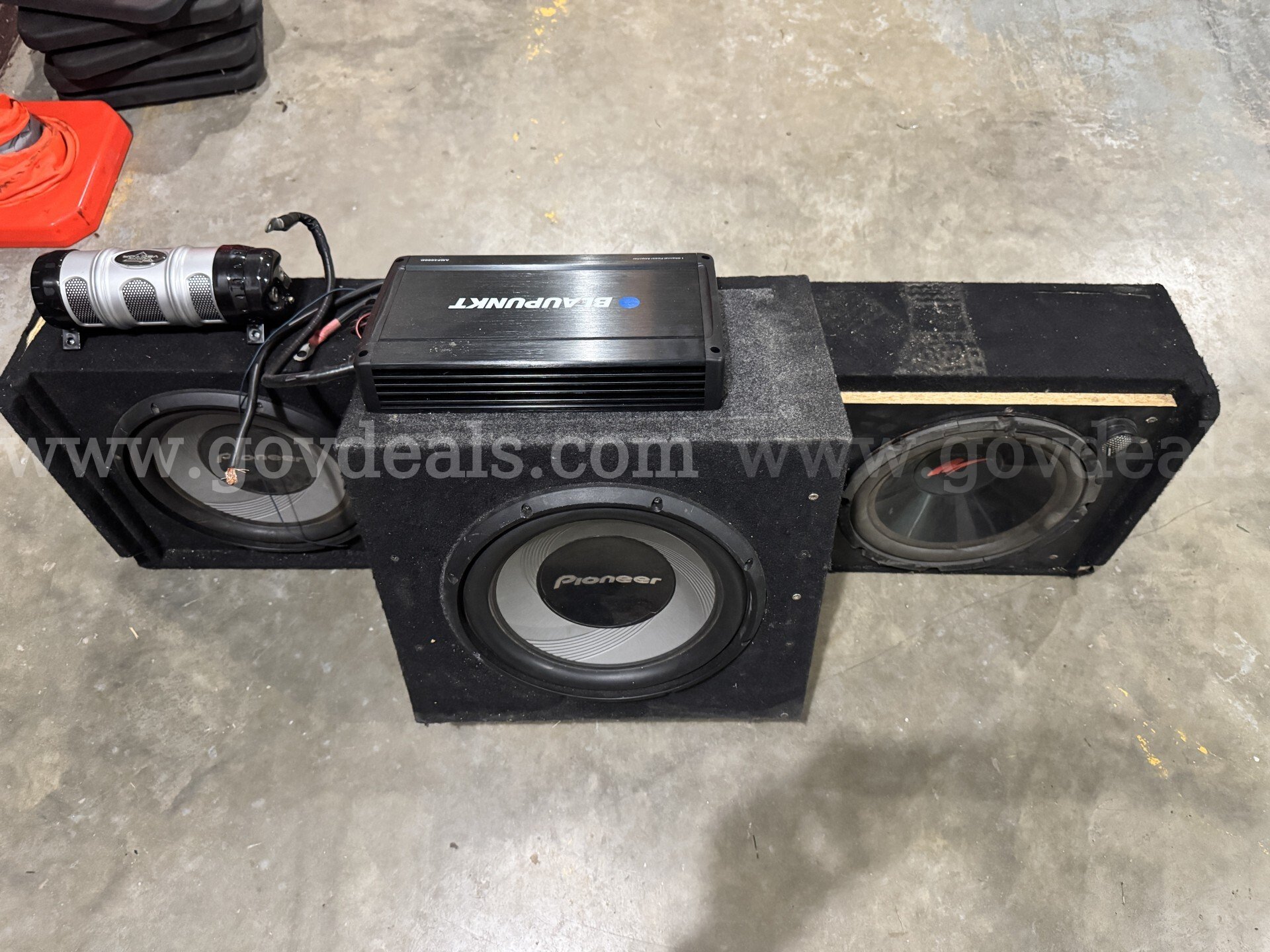 Dewalt & Craftsman tools & Speaker Craftsman & Dewalt  Government Surplus Auction - Photo #2