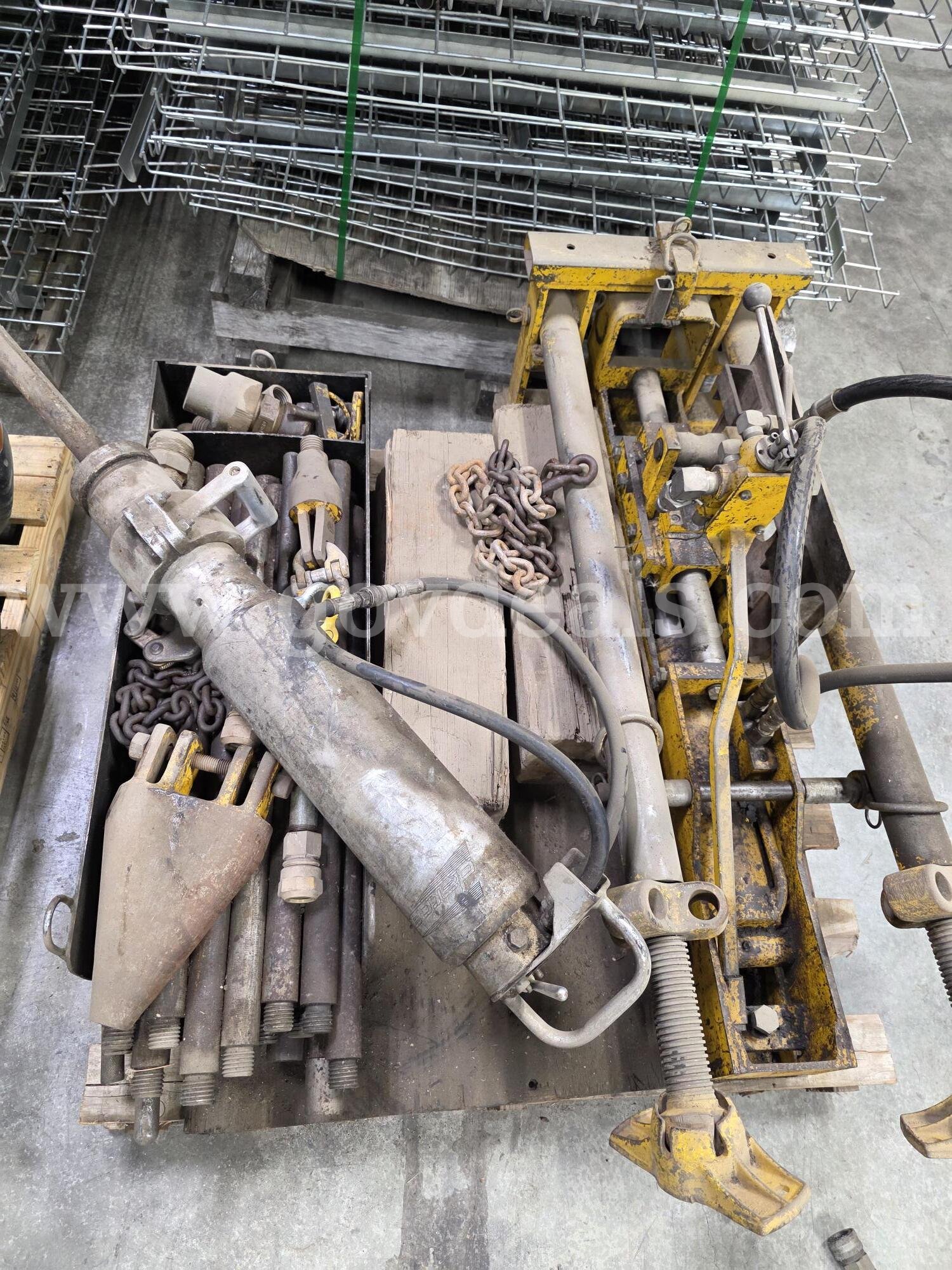 POWER MOLE MODEL PD-4/ROCK BREAKER