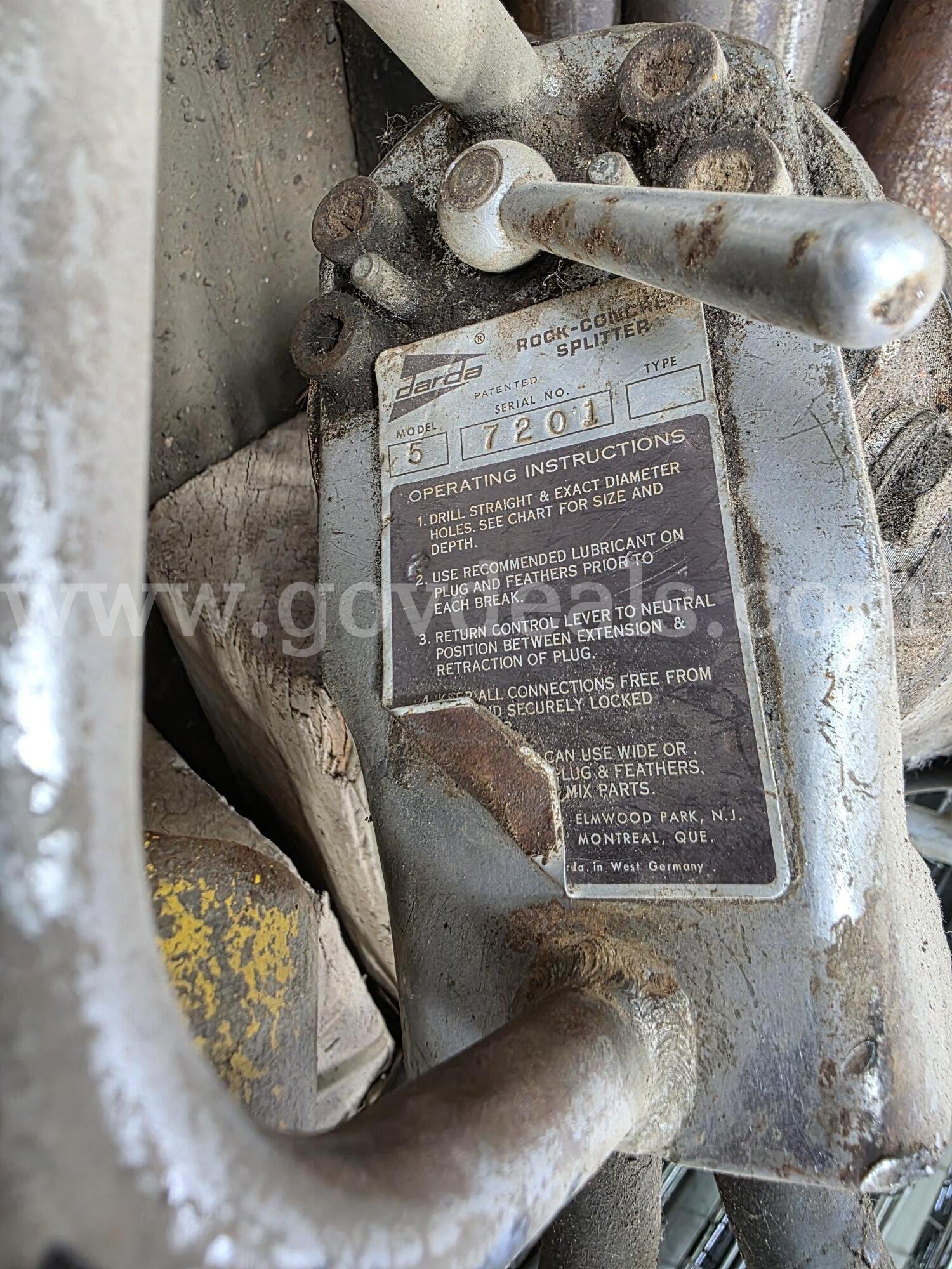 POWER MOLE MODEL PD-4/ROCK BREAKER power mole PD-4 Government Surplus Auction - Photo #2
