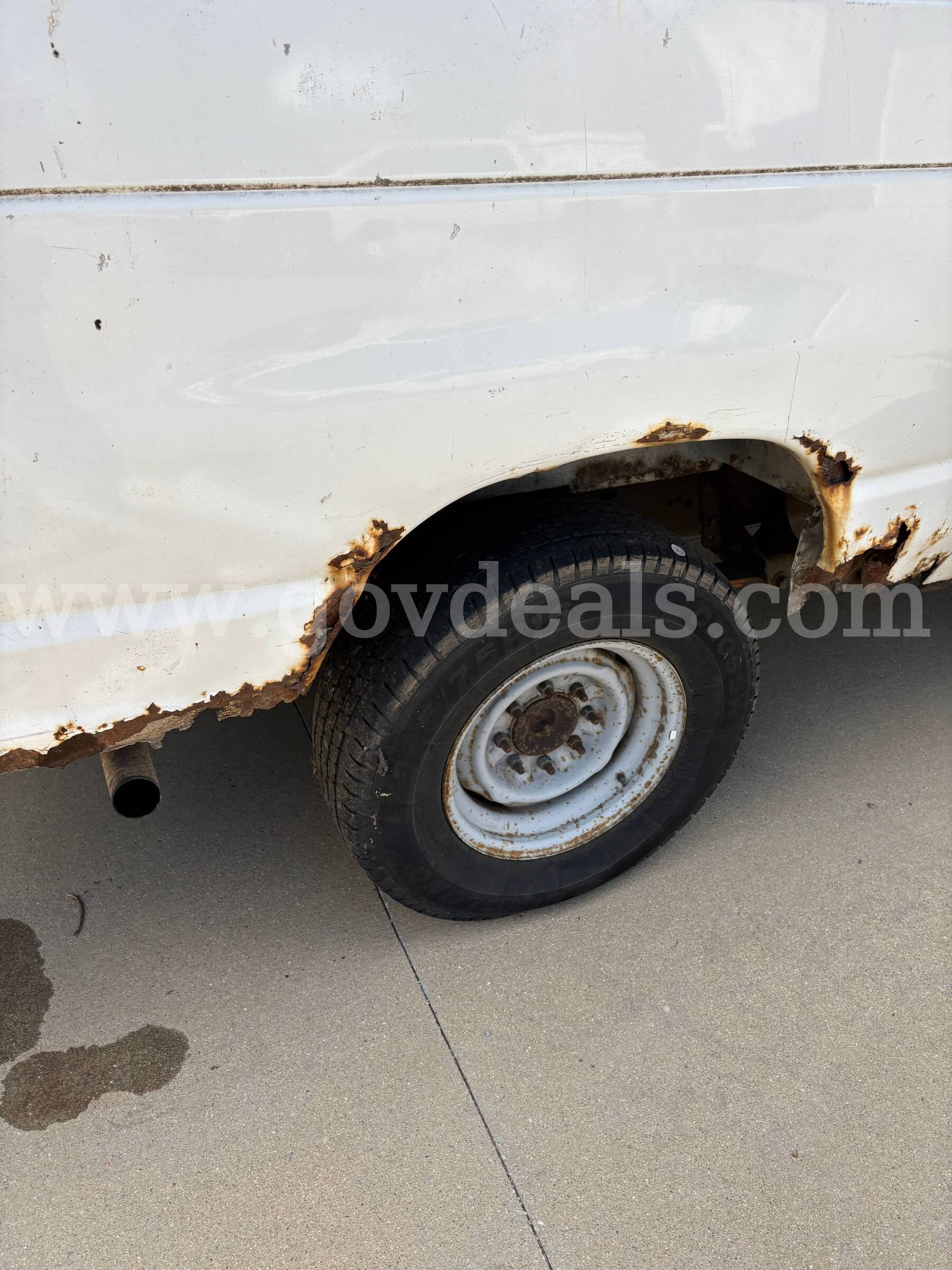 2003 Ford Econoline E-250 Ford E-250 Government Surplus Auction - Photo #6