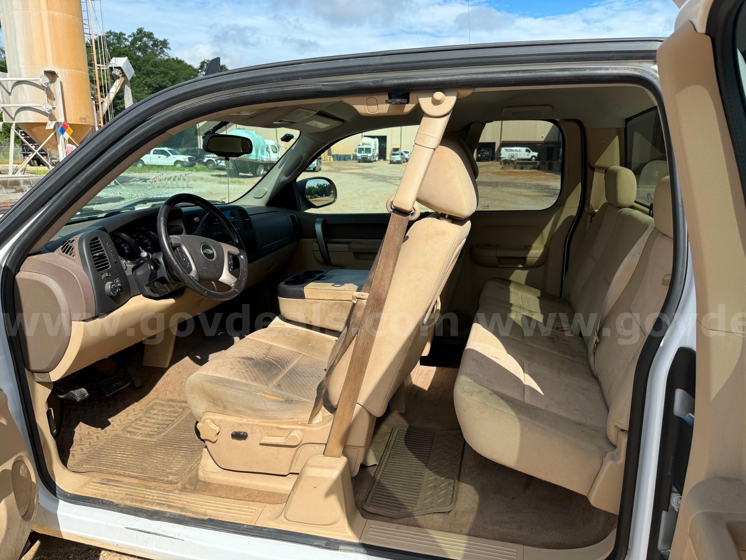2012 Chevrolet Silverado 1500 LT Ext. Cab 2WD Chevrolet Silverado Government Surplus Auction - Photo #3