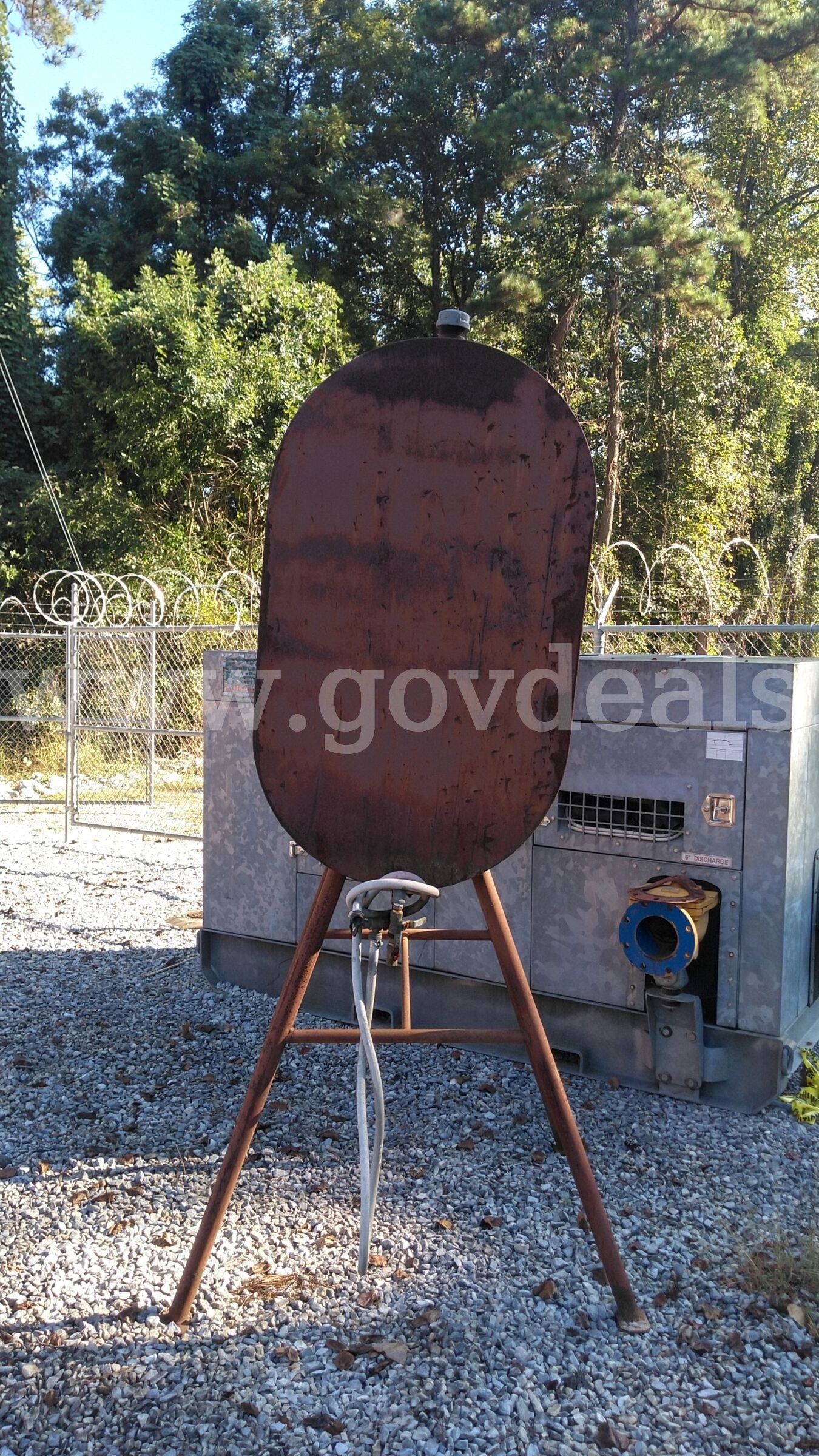 elevated fuel tank 260 gallons  260 Government Surplus Auction - Photo #2