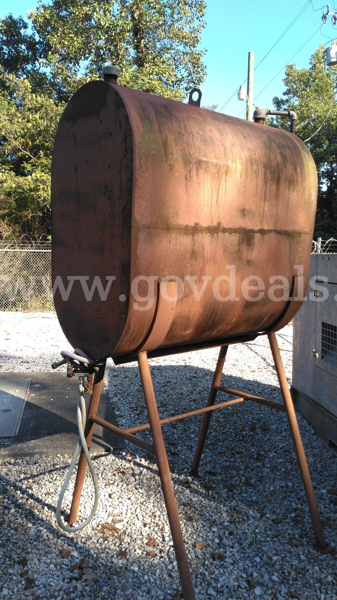 elevated fuel tank 260 gallons  260 Government Surplus Auction - Photo #3