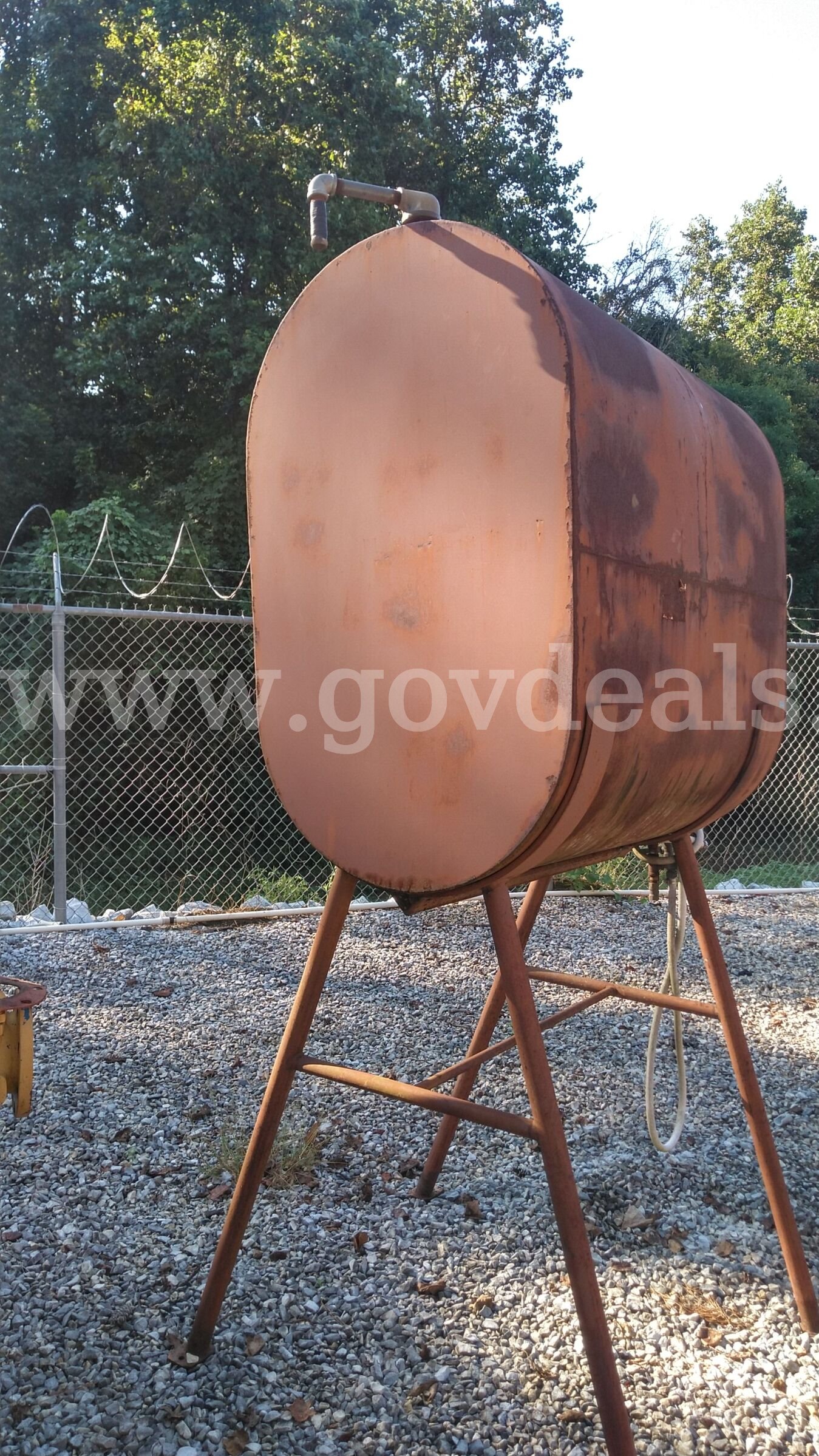 elevated fuel tank 260 gallons  260 Government Surplus Auction - Photo #4