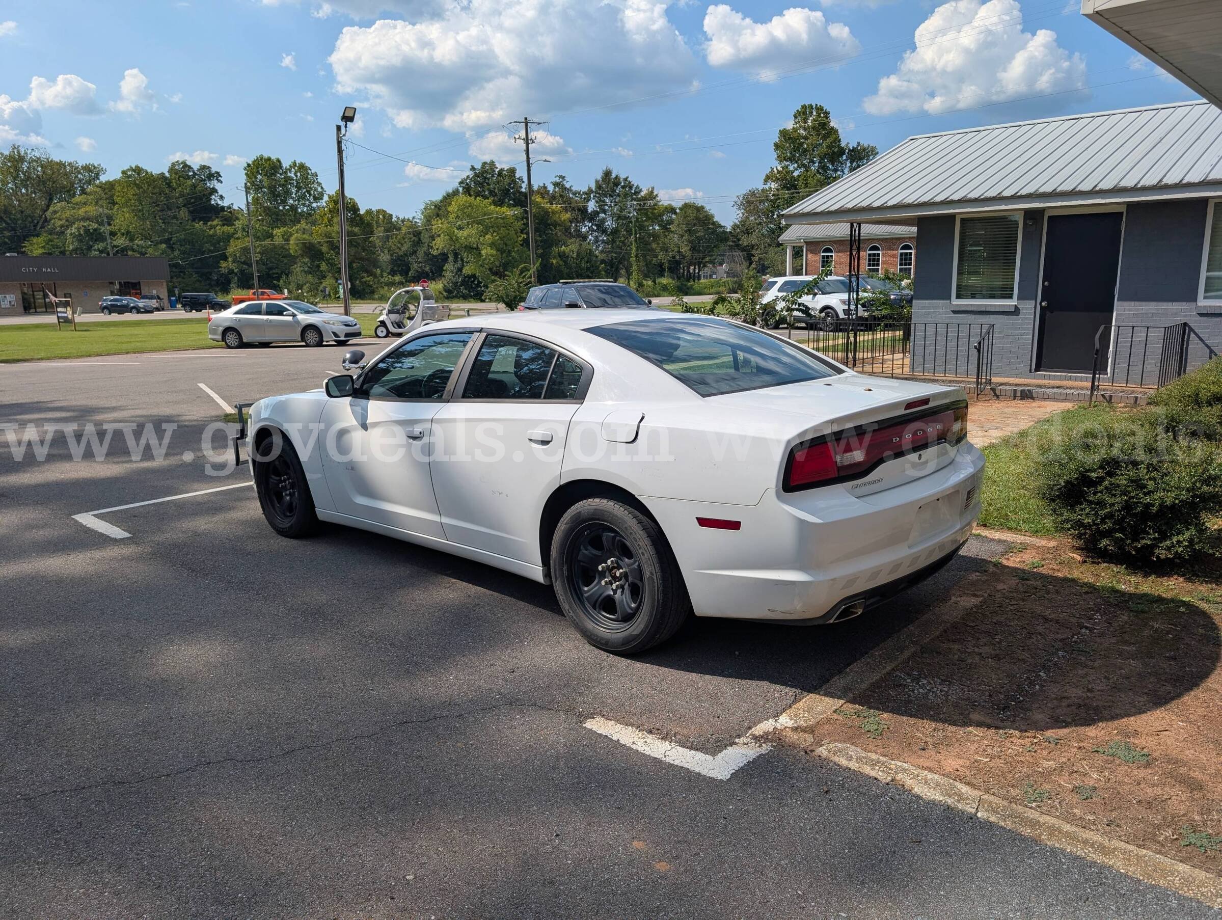 2011 Dodge Charger V8 Police Package - NO RESERVE Dodge Charger Government Surplus Auction - Photo #2