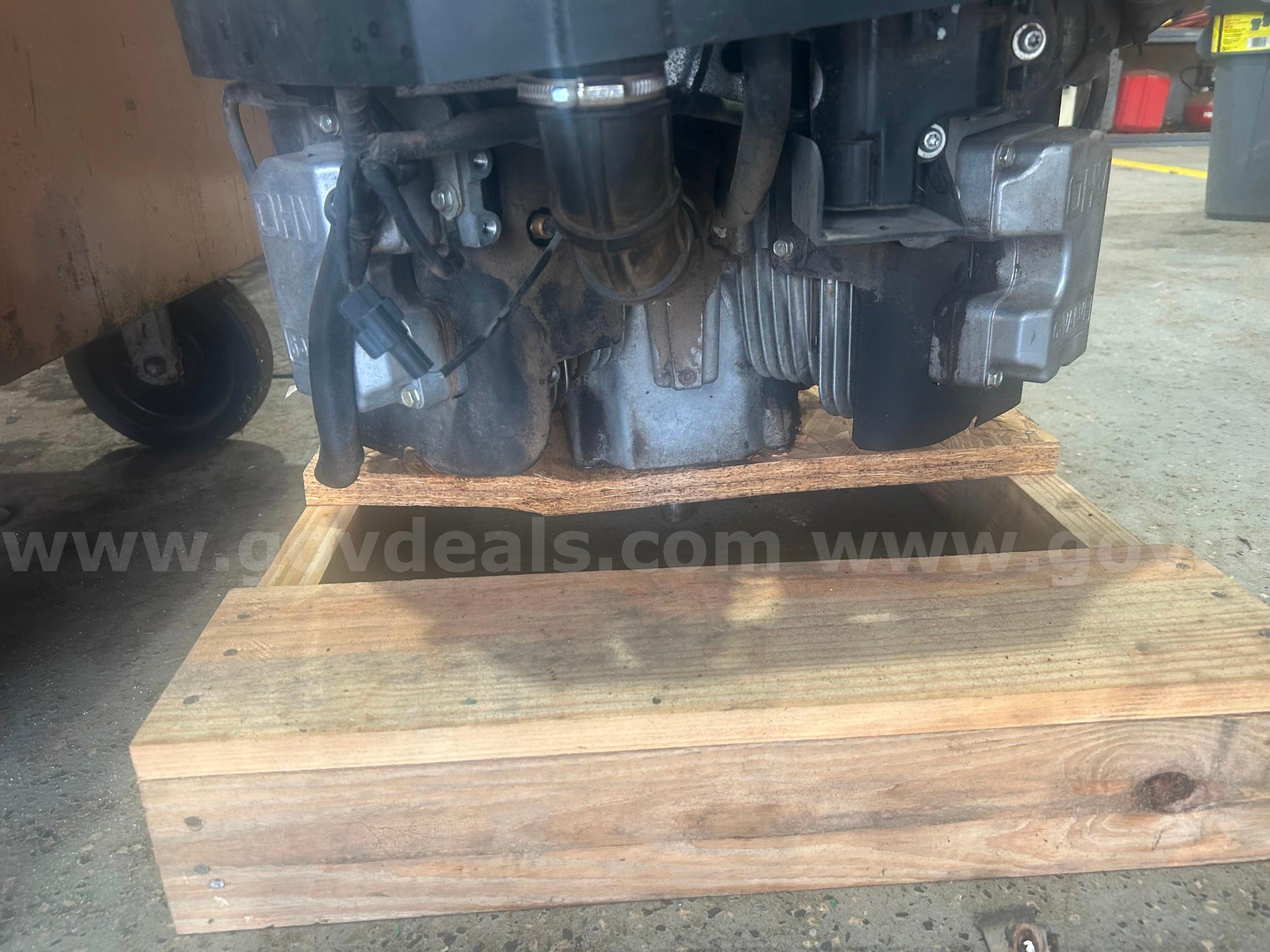 KAWASAKI FX1000 EFI VERTICAL SHAFT TWIN CYLINDER ENGINE KAWASAKI FX1000 Government Surplus Auction - Photo #2