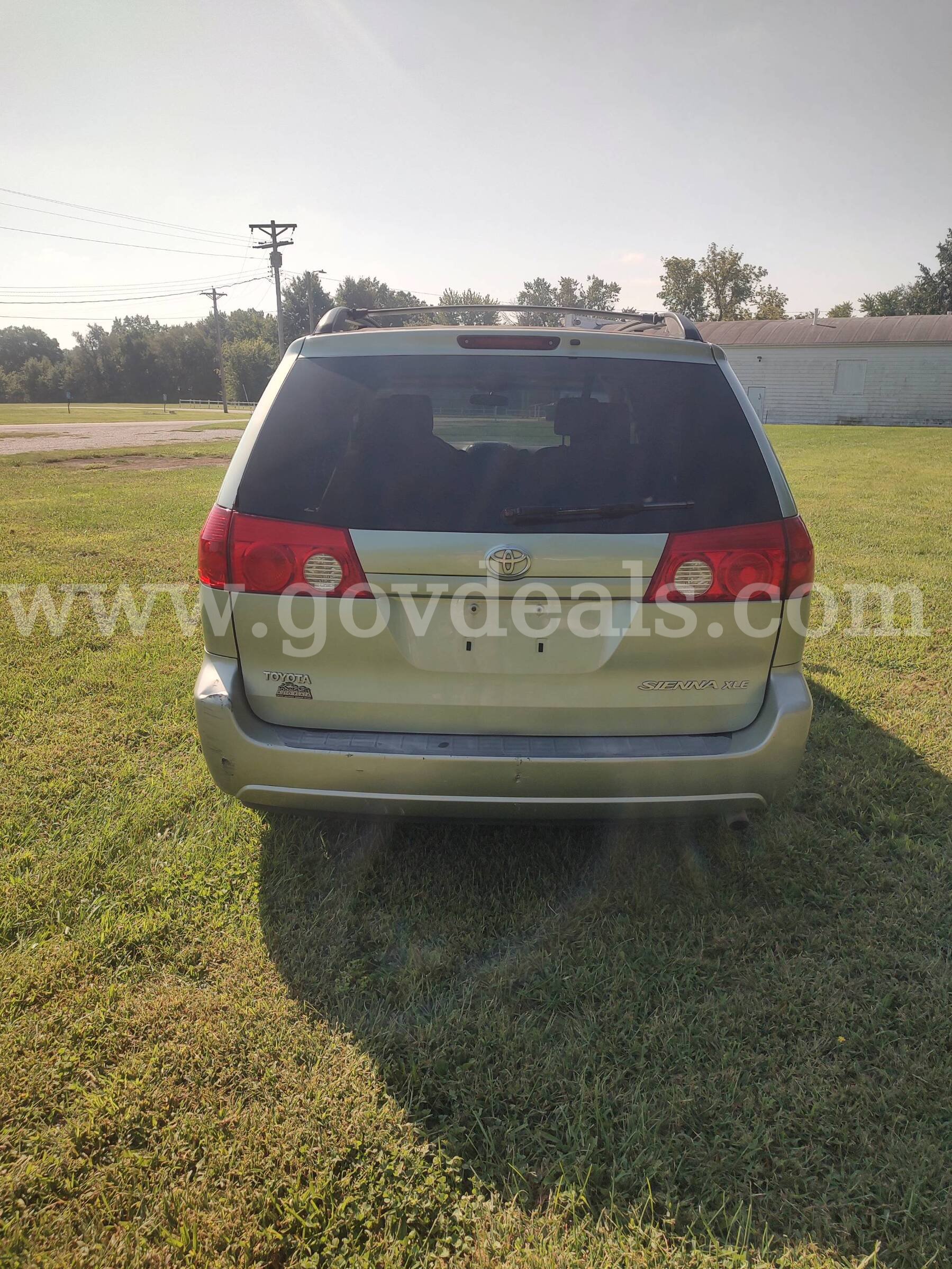 2006 Toyota Sienna Van XLE Toyota Sienna Government Surplus Auction - Photo #4