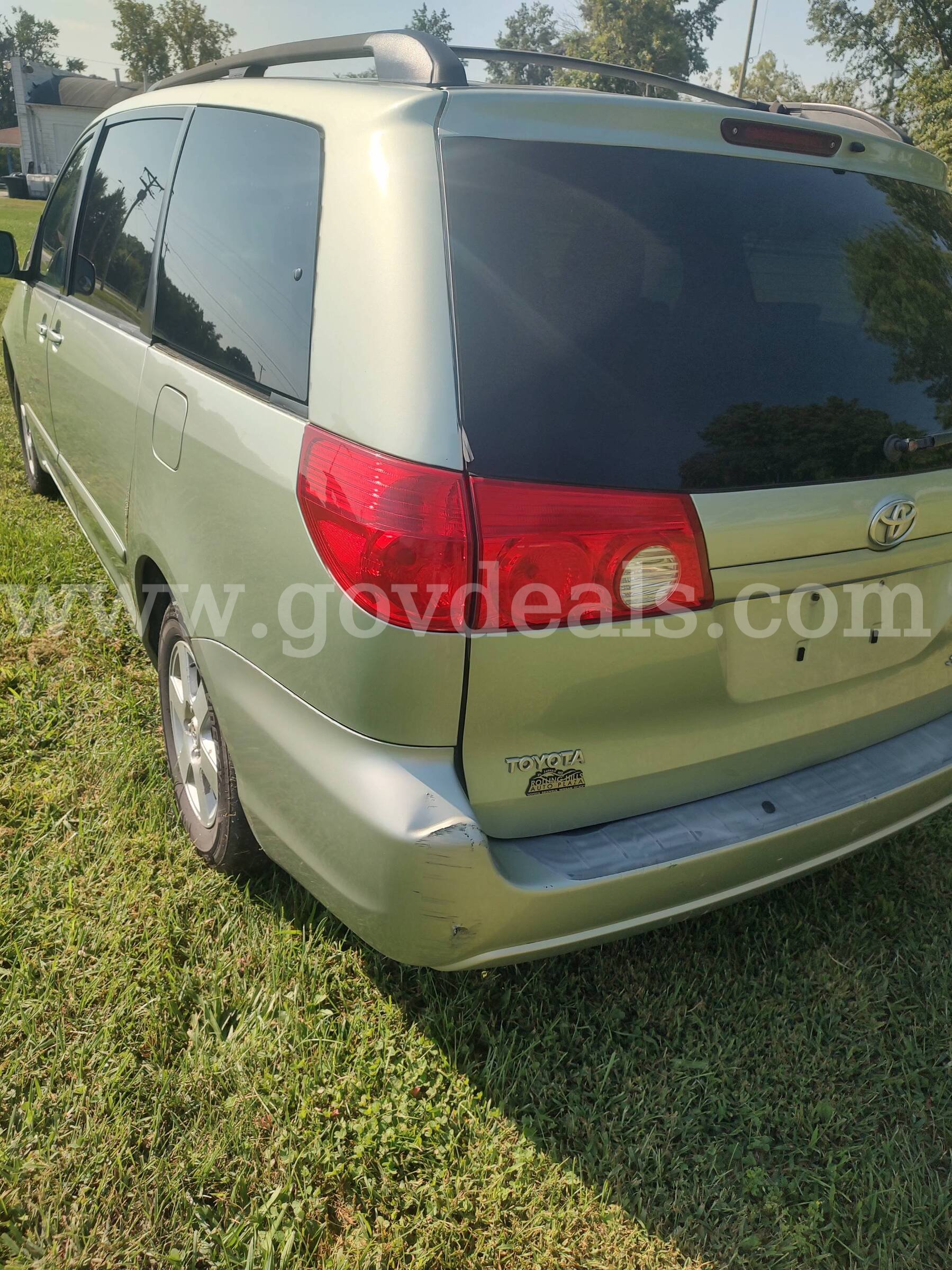 2006 Toyota Sienna Van XLE Toyota Sienna Government Surplus Auction - Photo #5