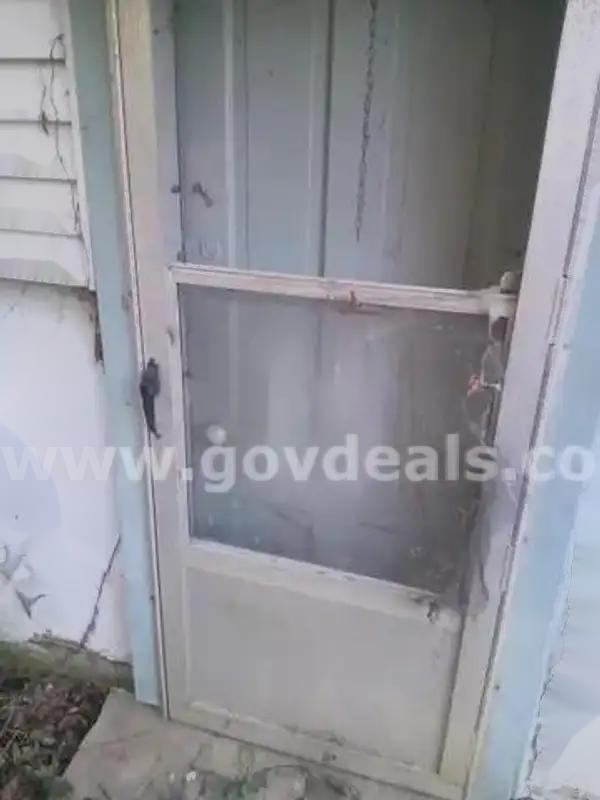 Attention Investors: Discounted Single-Family Vacant House For Sale in Cairo, IL   Government Surplus Auction - Photo #3