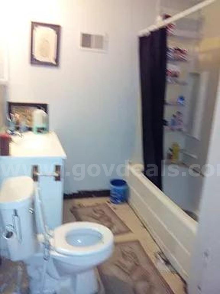 High-Potential Single-Family Fixer in Cahokia Heights – Affordable Investment Minutes from Downtown St. Louis   Government Surplus Auction - Photo #4