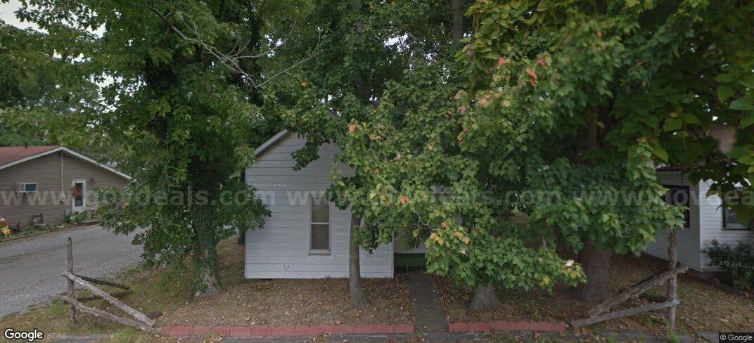 Affordable 2-Bed Fixer on Grand Ave in Eldorado IL – Great Starter Project or Rental Investment in a Quiet Market   Government Surplus Auction - Photo #2