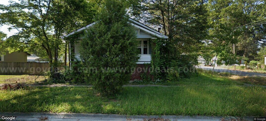 Budget-Friendly Single-Family Fixer in Harrisburg IL – Strong Rental Market with Solid Upside Potential   Government Surplus Auction - Photo #3