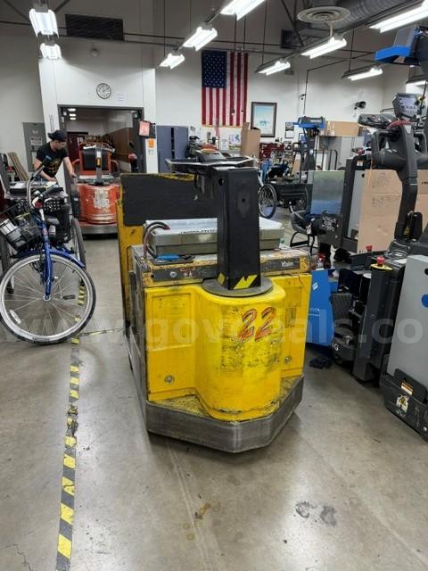 TOYOTA TRACTOR TOW TUG WITH BATTERY-in working condition Toyota  Government Surplus Auction - Primary Photo