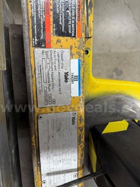 TOYOTA TRACTOR TOW TUG WITH BATTERY-in working condition Toyota  Government Surplus Auction - Photo #3