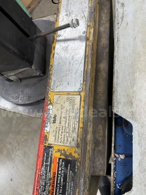 TOYOTA TRACTOR TOW TUG WITH BATTERY-in working condition Toyota  Government Surplus Auction - Photo #3