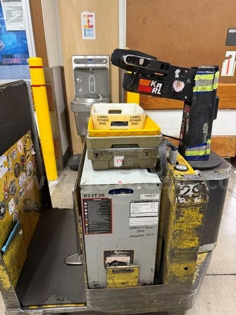 TOYOTA TRACTOR TOW TUG WITH BATTERY-in working condition Toyota  Government Surplus Auction - Photo #2