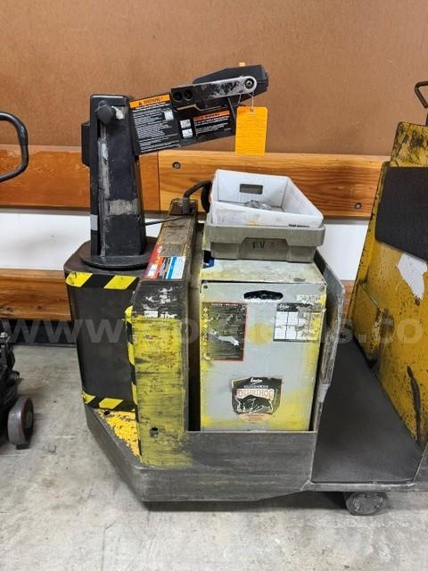 YALE TRACTOR TOW TUG Yale  Government Surplus Auction - Photo #2