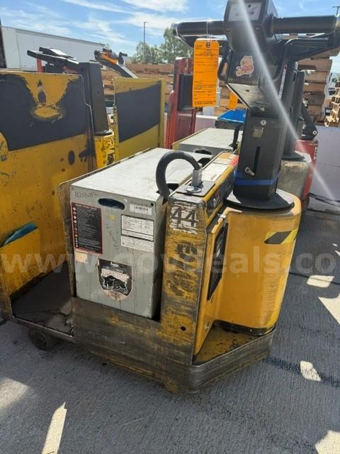 YALE TRACTOR TOW TUG Yale  Government Surplus Auction - Photo #2