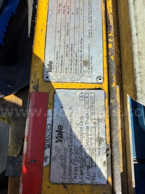 YALE TRACTOR TOW TUG Yale  Government Surplus Auction - Photo #3