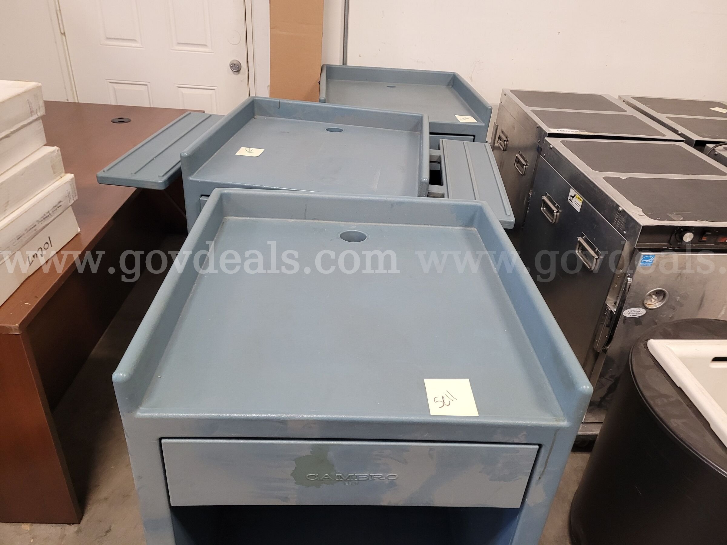 Cambro Rolling Utility / Serving Cart