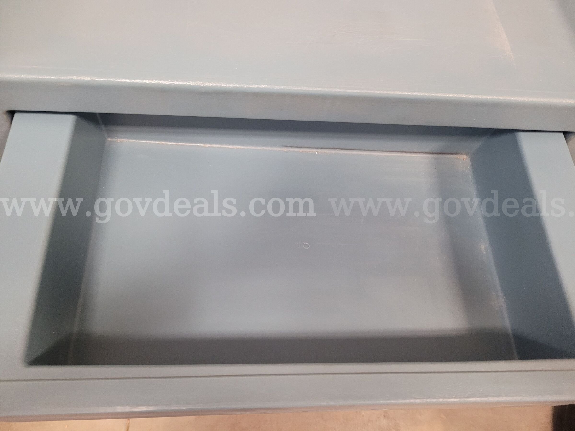 Cambro Rolling Utility / Serving Cart   Government Surplus Auction - Photo #4