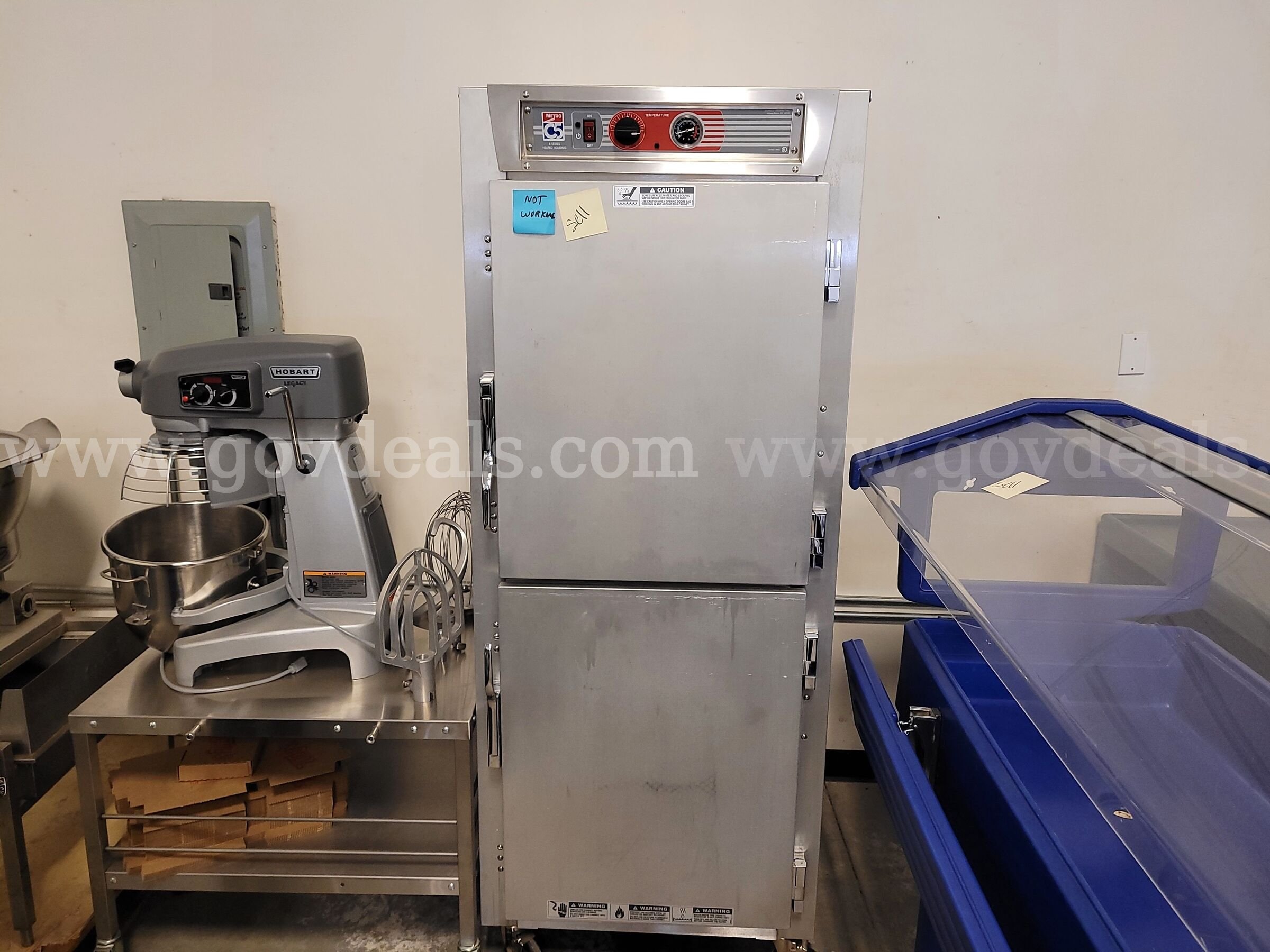 Metro C5 Heated Holding Cabinet – Model C569-NDS-LPDS Metro C569 Government Surplus Auction - Photo #5