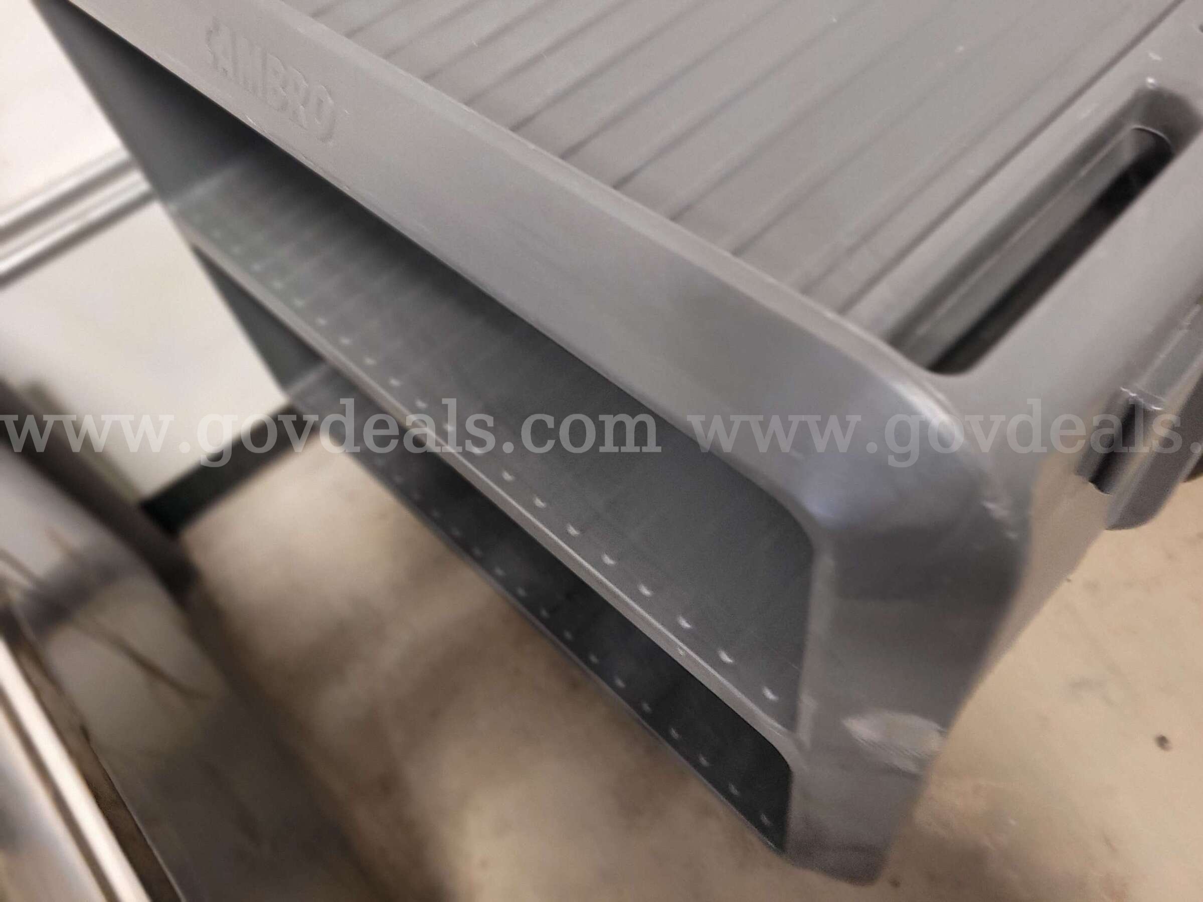 Lot of 2 Cambro Plastic Utility/Service Carts on Casters   Government Surplus Auction - Photo #4