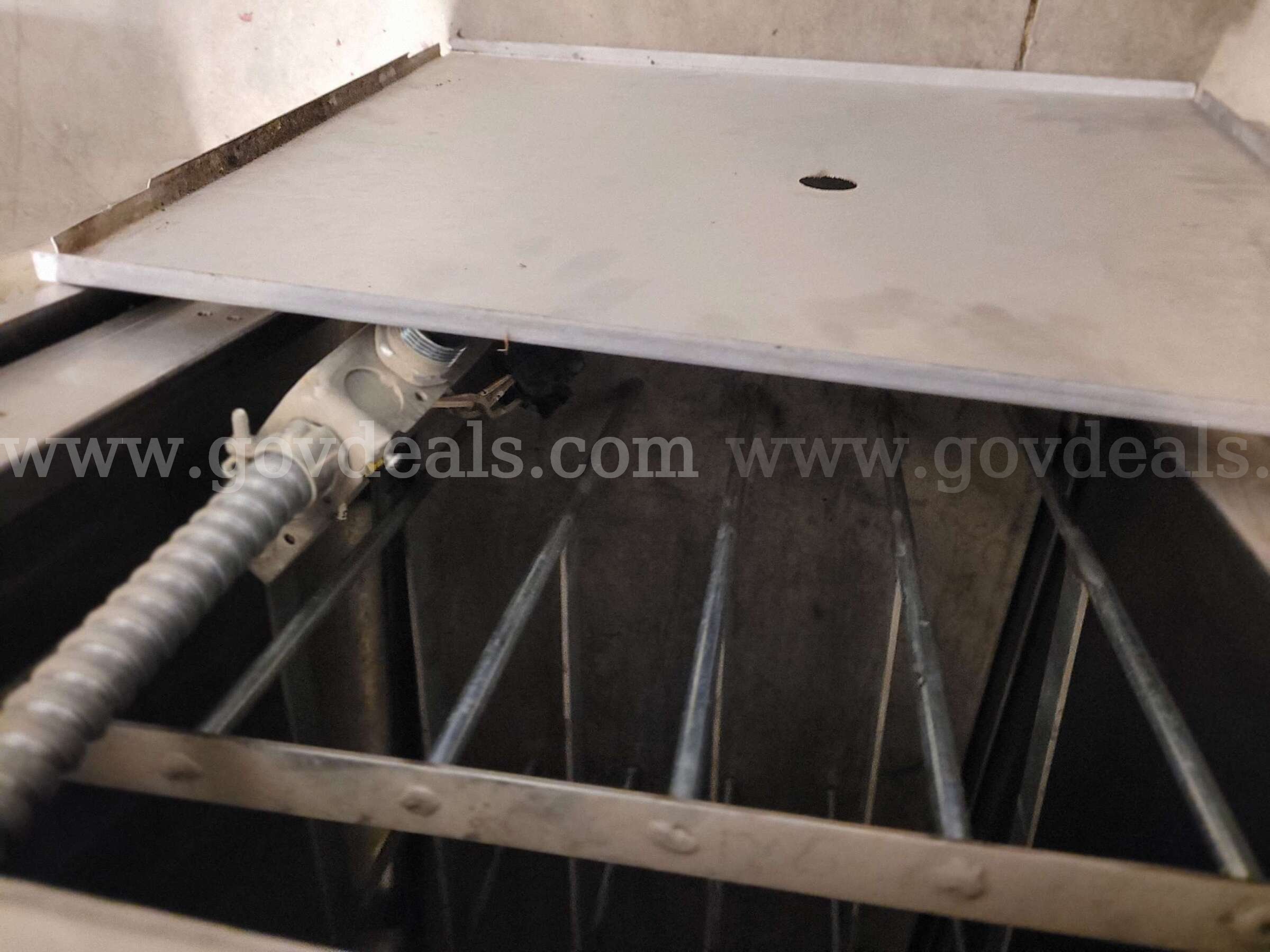 Market Forge Commercial Steam Table with 2-Burner Hot Plate Market Forge  Government Surplus Auction - Photo #2