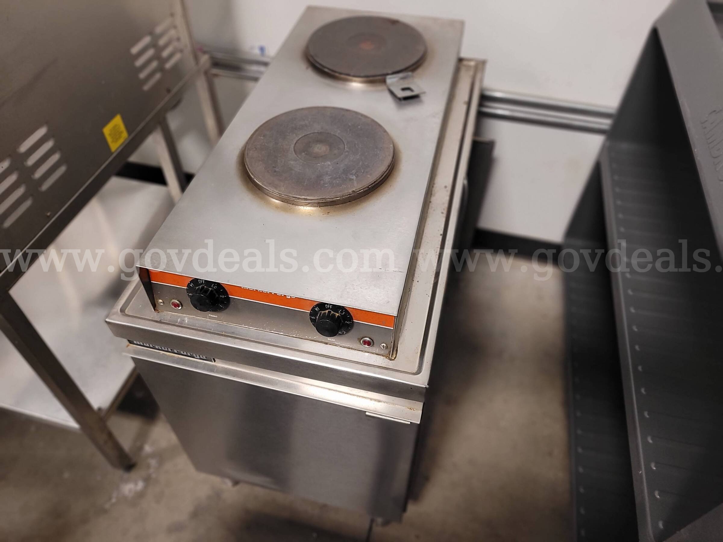 Market Forge Commercial Steam Table with 2-Burner Hot Plate Market Forge  Government Surplus Auction - Photo #3