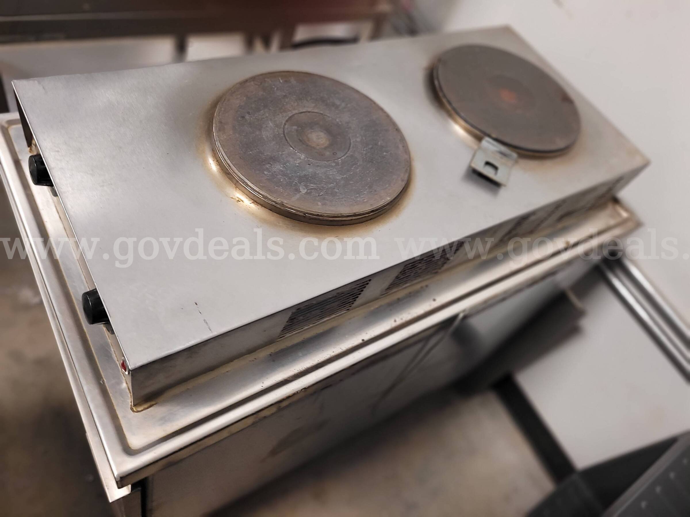 Market Forge Commercial Steam Table with 2-Burner Hot Plate Market Forge  Government Surplus Auction - Photo #4