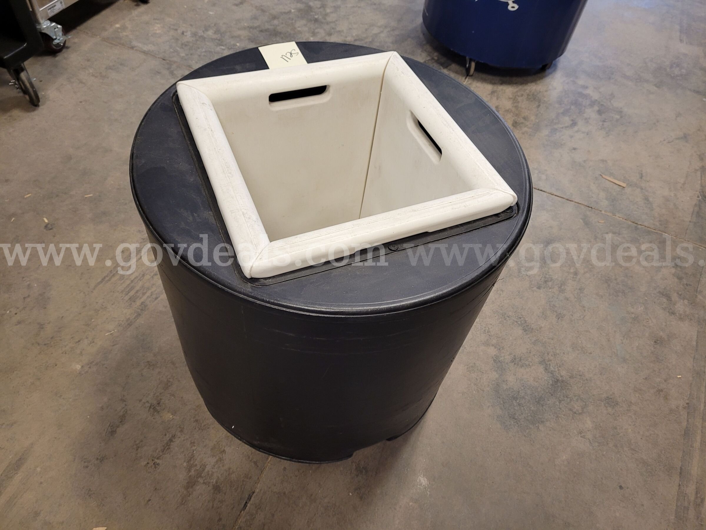 Lot of 2 Rolling Beverage Coolers / Drink Stations   Government Surplus Auction - Photo #2
