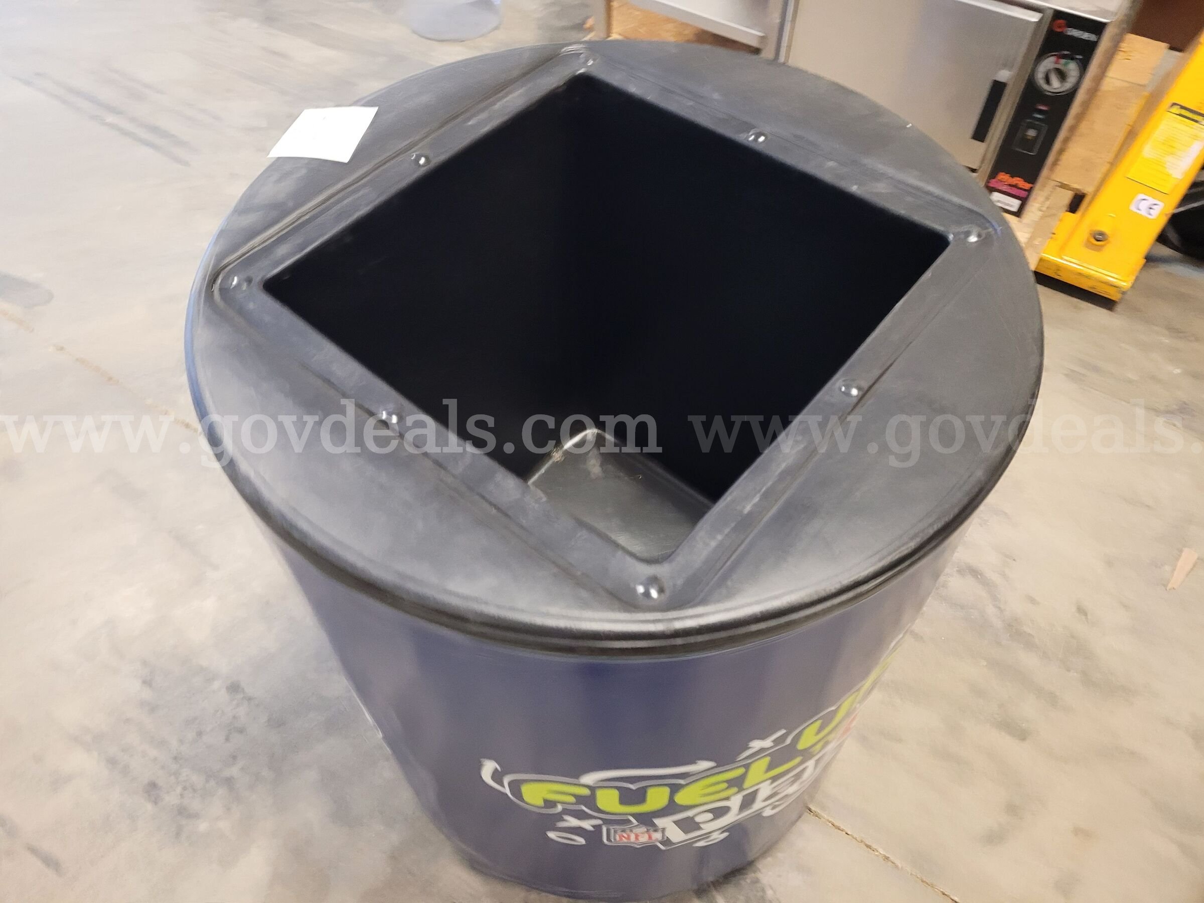 Lot of 2 Rolling Beverage Coolers / Drink Stations   Government Surplus Auction - Photo #3