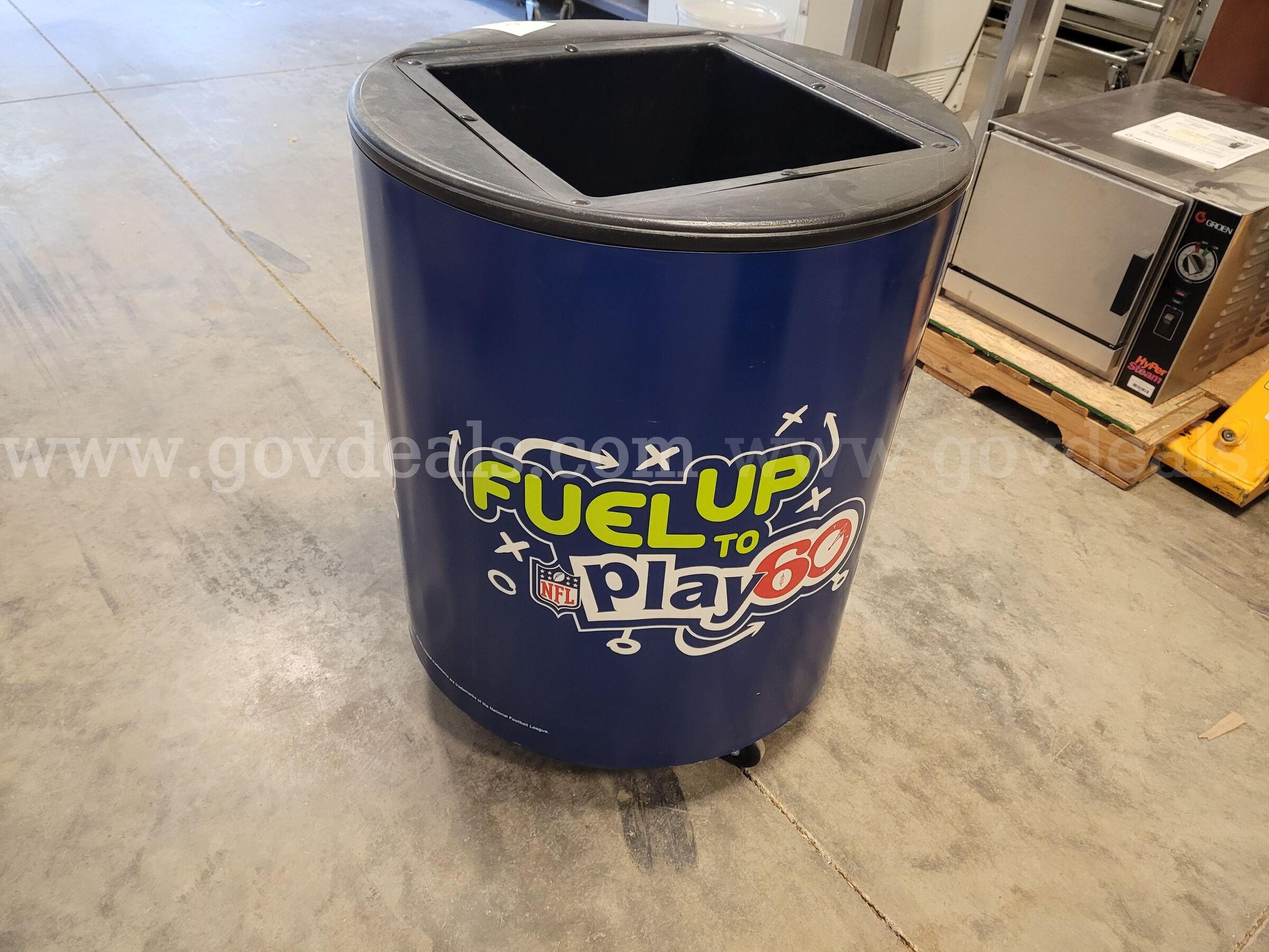 Lot of 2 Rolling Beverage Coolers / Drink Stations   Government Surplus Auction - Photo #4