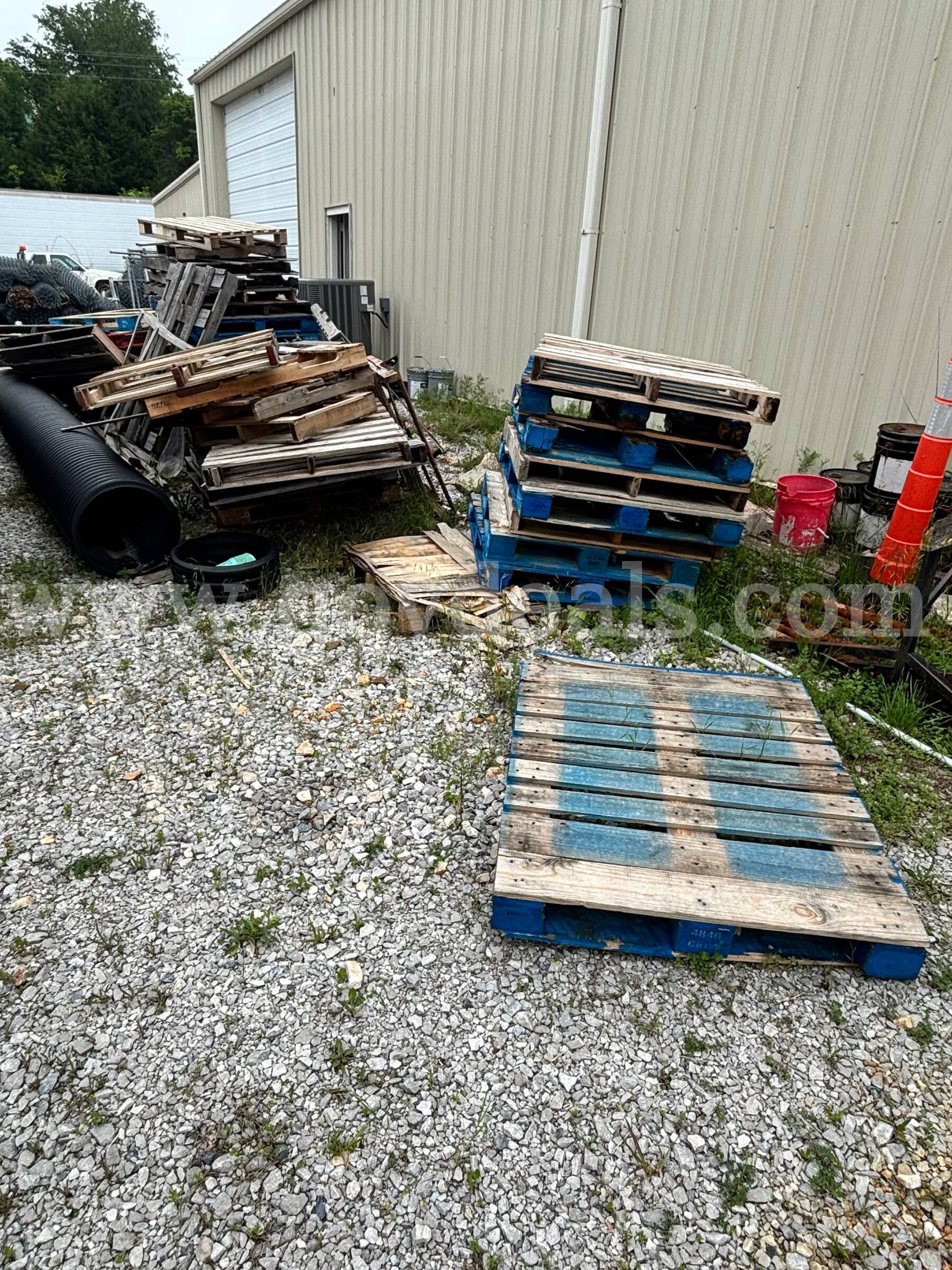 Surplus – Lot of Mixed Wooden Shipping Pallets (Approx. 40–50)   Government Surplus Auction - Photo #2