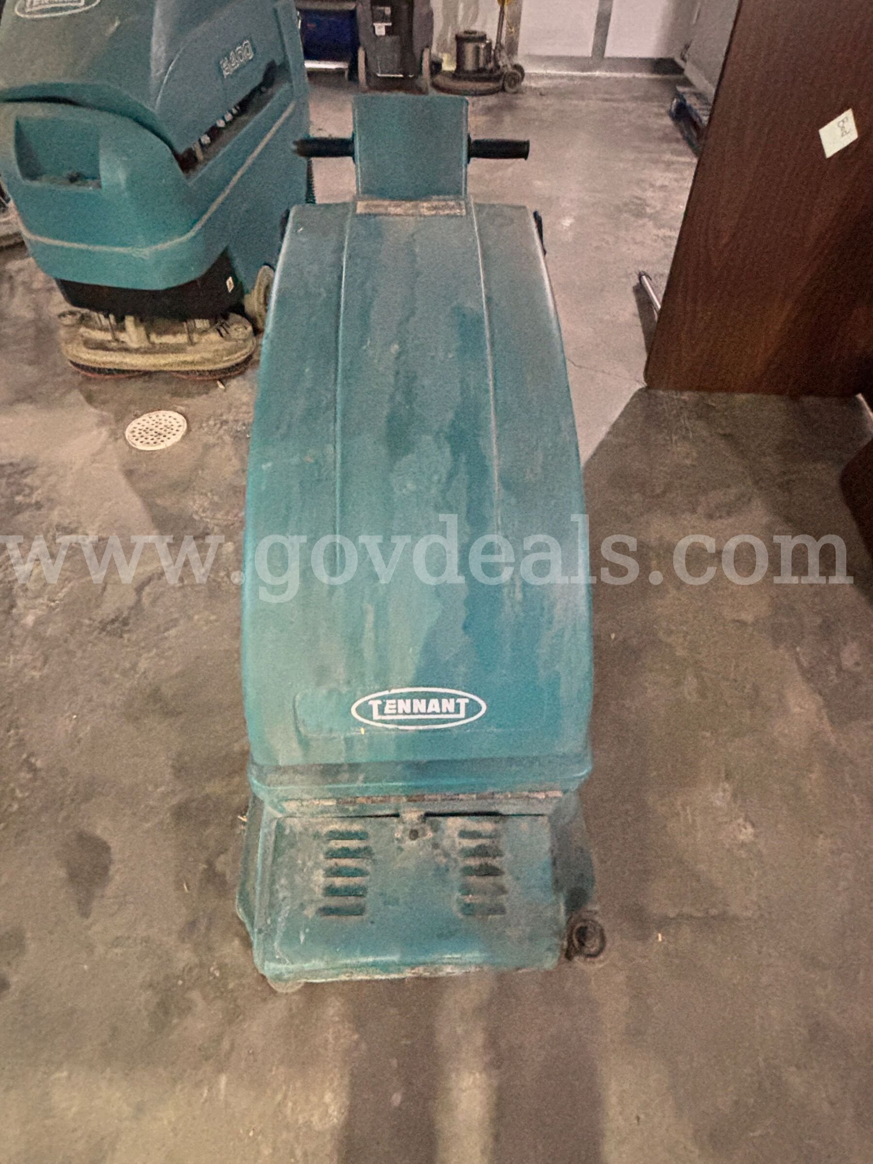 Tennant Model 2510 Walk-Behind Automatic Floor Scrubber Tennant 2510 Government Surplus Auction - Photo #2