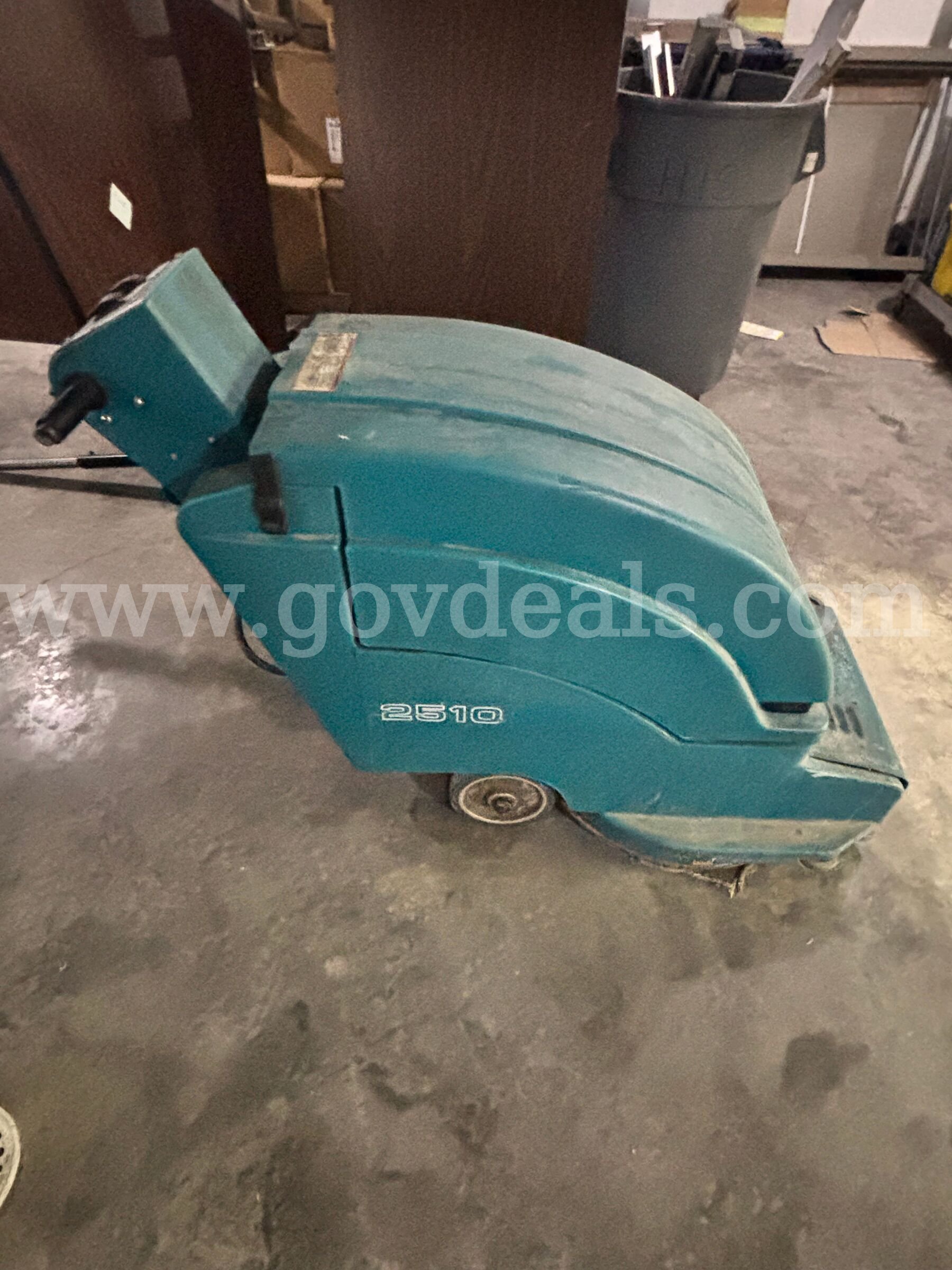 Tennant Model 2510 Walk-Behind Automatic Floor Scrubber Tennant 2510 Government Surplus Auction - Photo #3