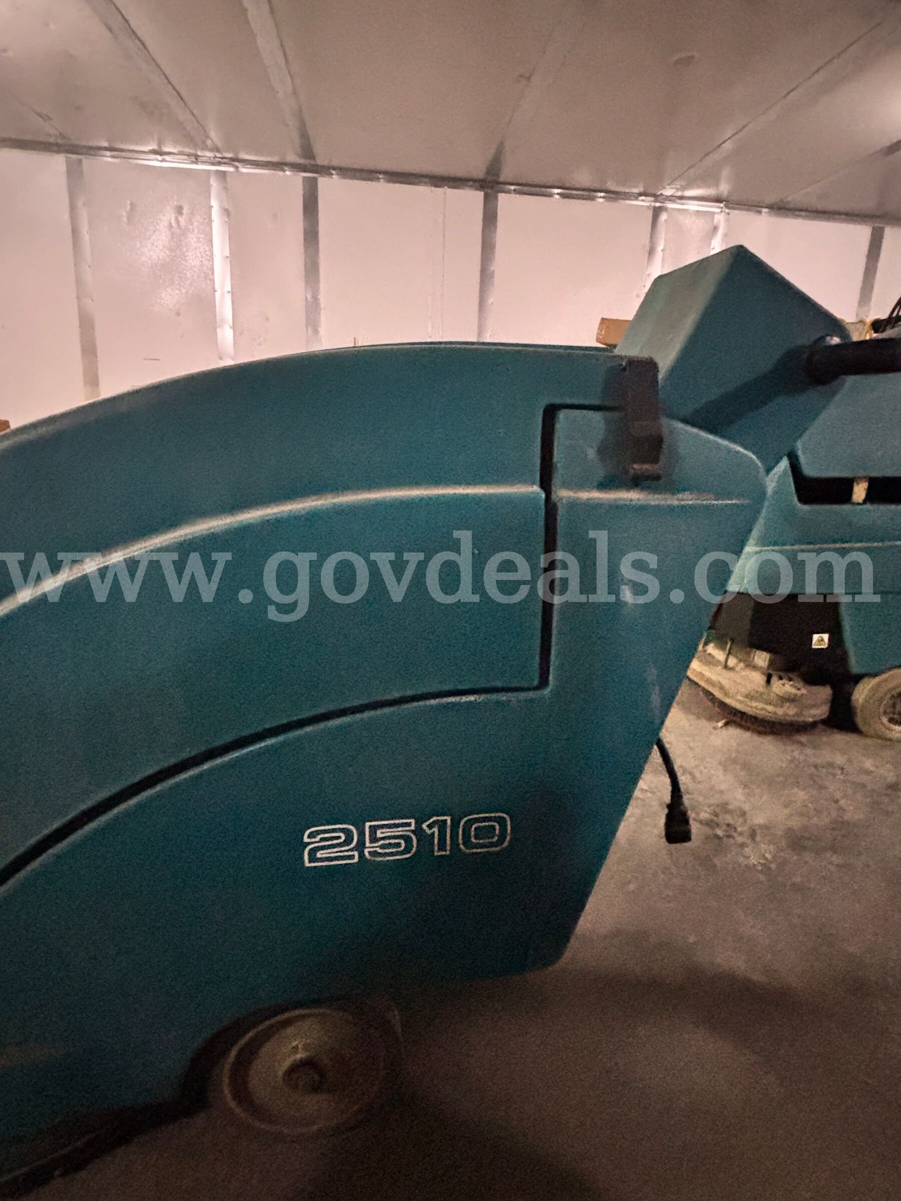Tennant Model 2510 Walk-Behind Automatic Floor Scrubber Tennant 2510 Government Surplus Auction - Photo #5