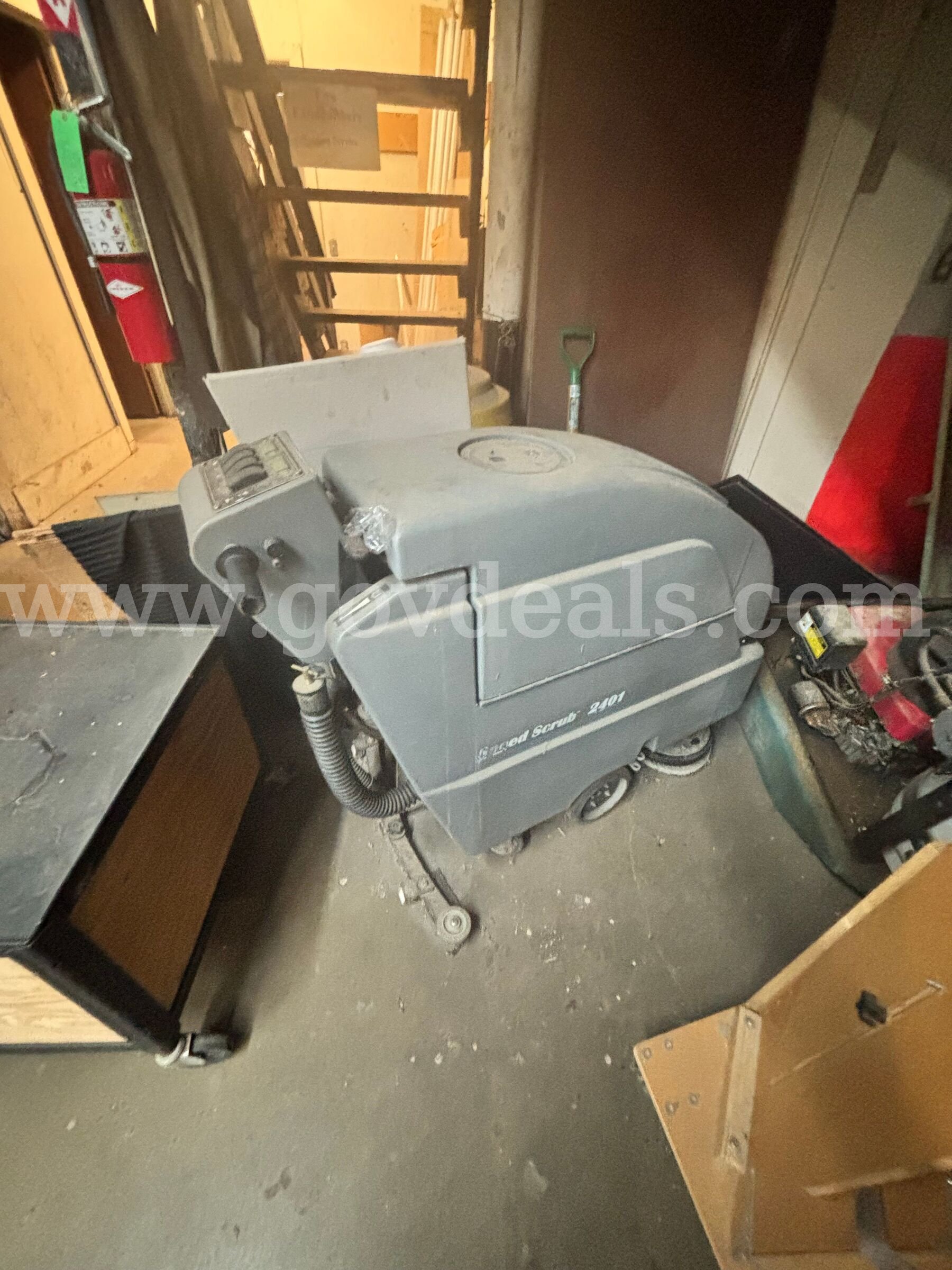 Nobles/Tennant Speed Scrub 2401 Walk-Behind Floor Scrubber – 24VDC Nobles/Tennant 2401 Government Surplus Auction - Photo #4