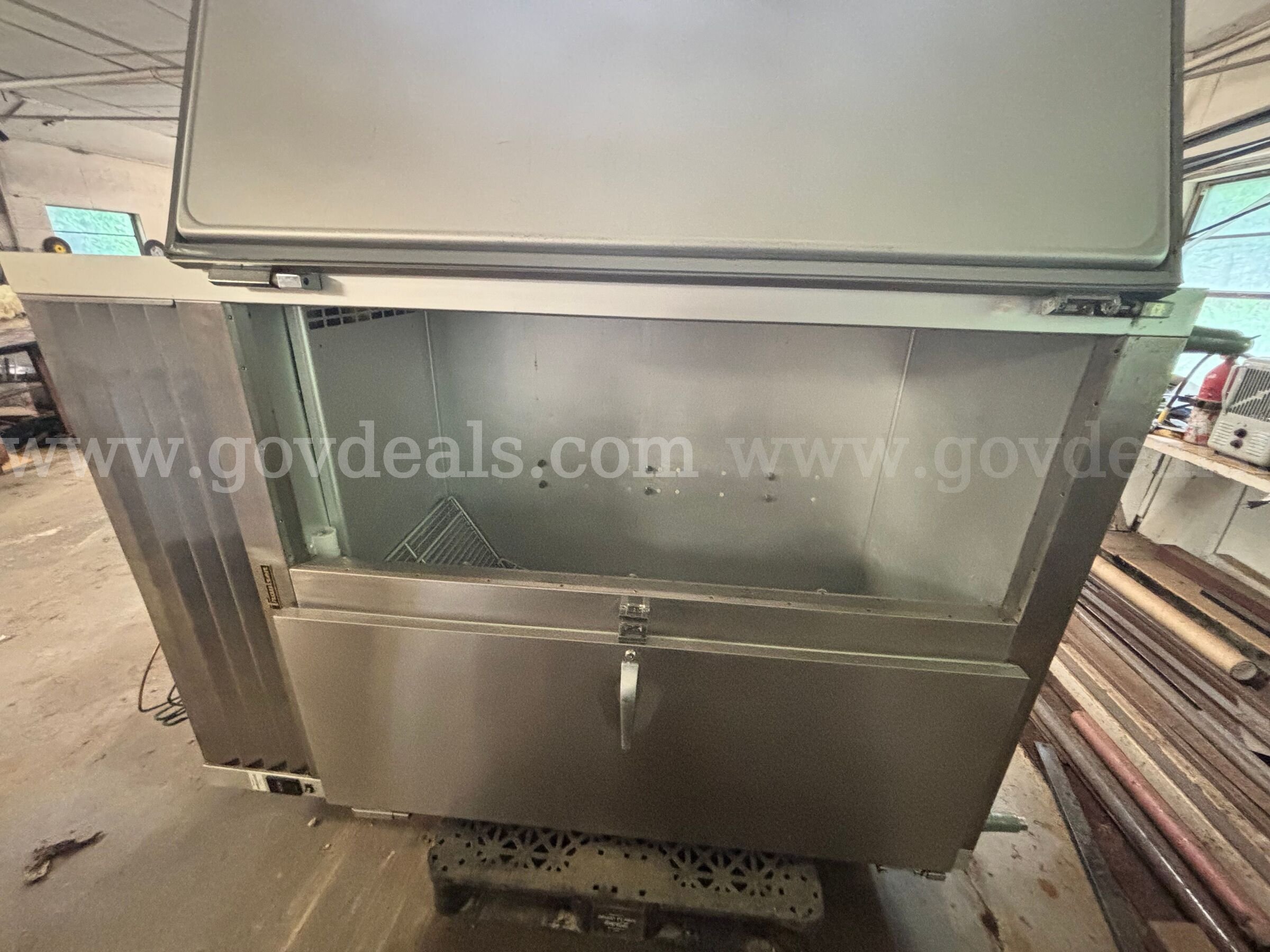 Traulsen G-Express Roll-In Commercial Refrigerator – Model G20010  Express Government Surplus Auction - Photo #4