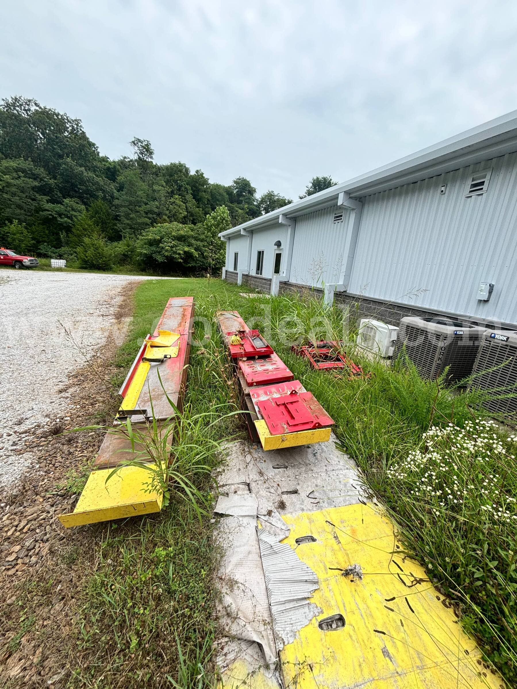 Hunter Four-Post Alignment Lift with Hydraulic Power Unit, Alignment Accessories & Rolling Jack