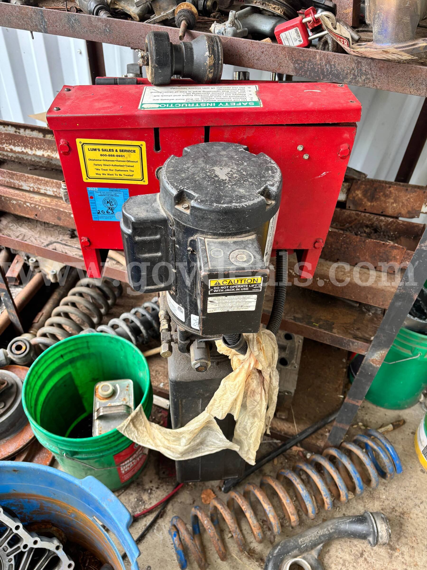 Hunter Four-Post Alignment Lift with Hydraulic Power Unit, Alignment Accessories & Rolling Jack   Government Surplus Auction - Photo #2