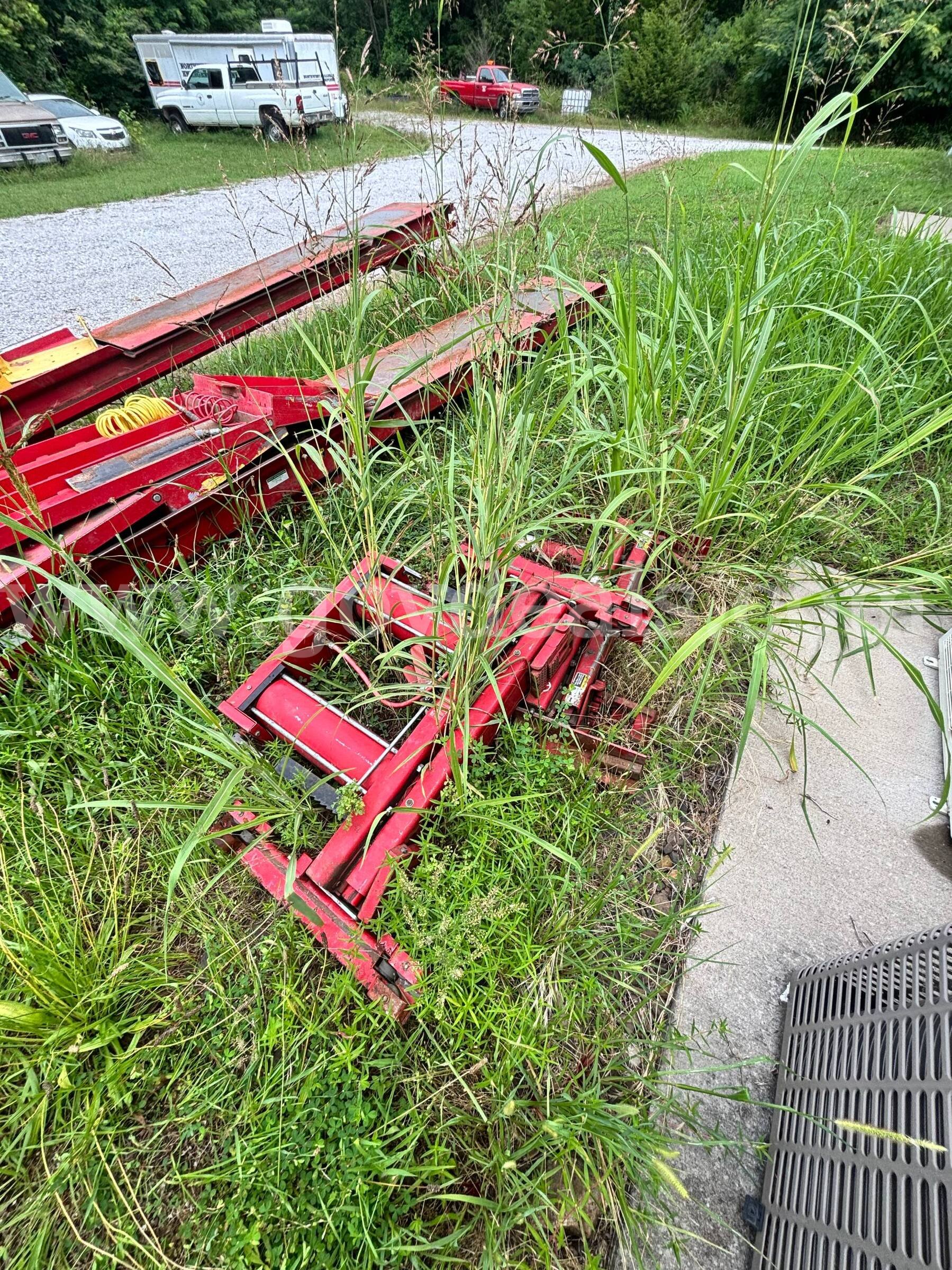 Hunter Four-Post Alignment Lift with Hydraulic Power Unit, Alignment Accessories & Rolling Jack   Government Surplus Auction - Photo #4