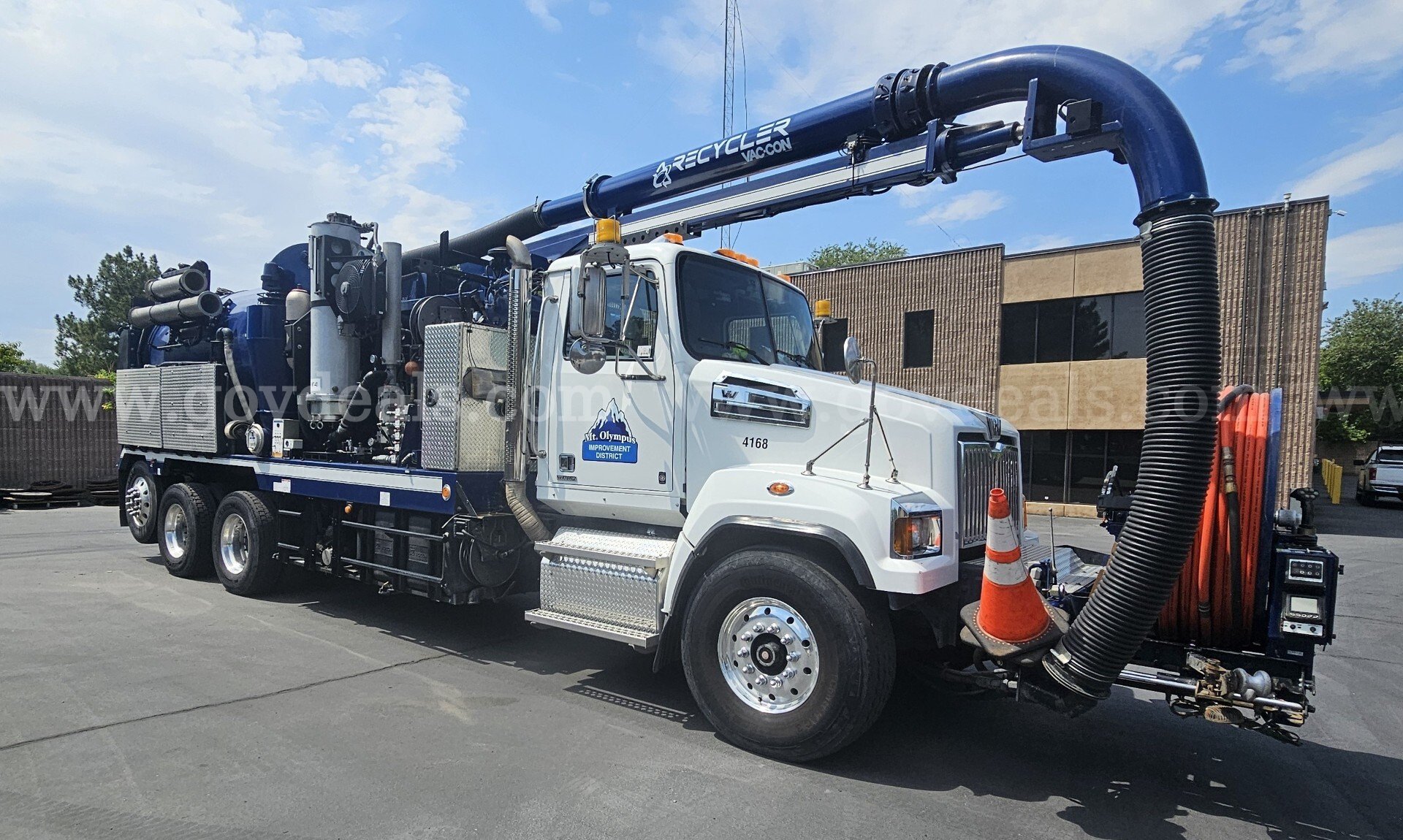 2020 Western Star 4700 Vac-Con Recycler Combination Sewer Cleaner / Vacuum Truck – 74,073 Miles, 3,322 Hours Western Star 4700 Government Surplus Auction - Photo #3