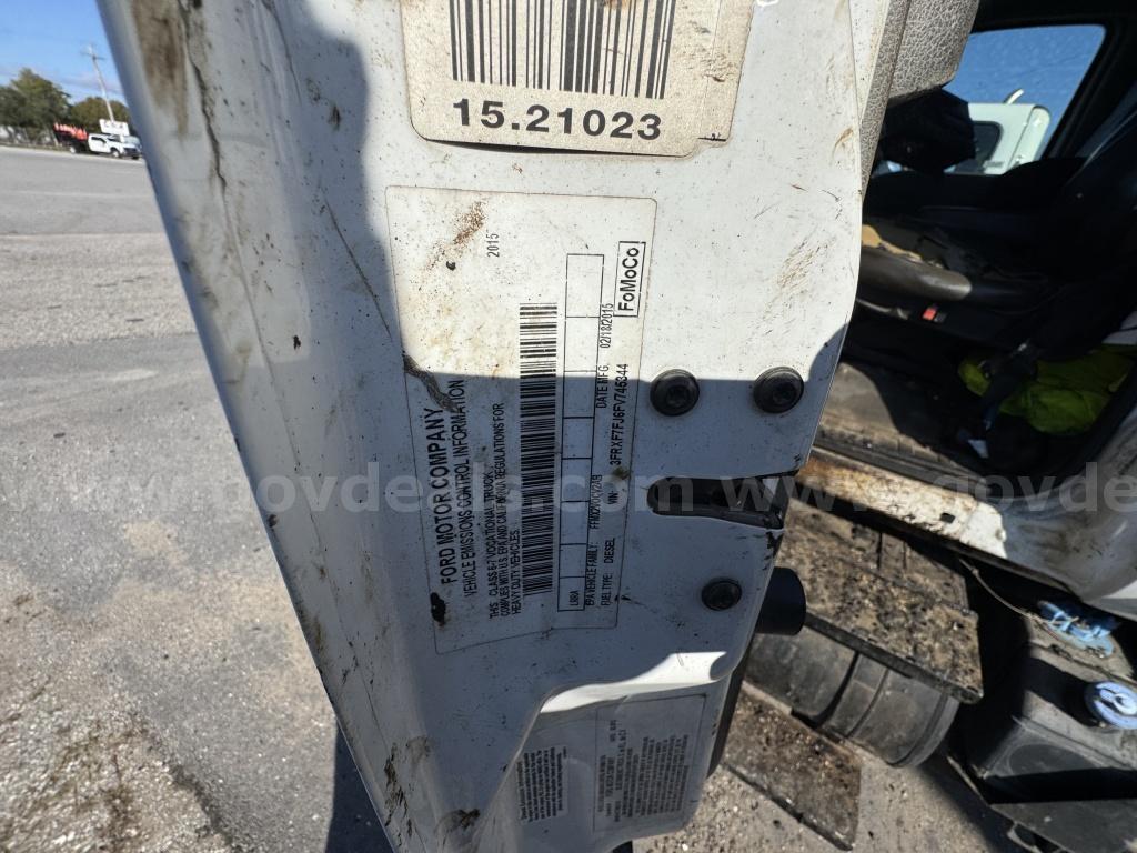 Etnyre 2000 gal Asphalt Distributer on 2015 Ford F750 4x2 S/A Truck Ford F750 Government Surplus Auction - Photo #5