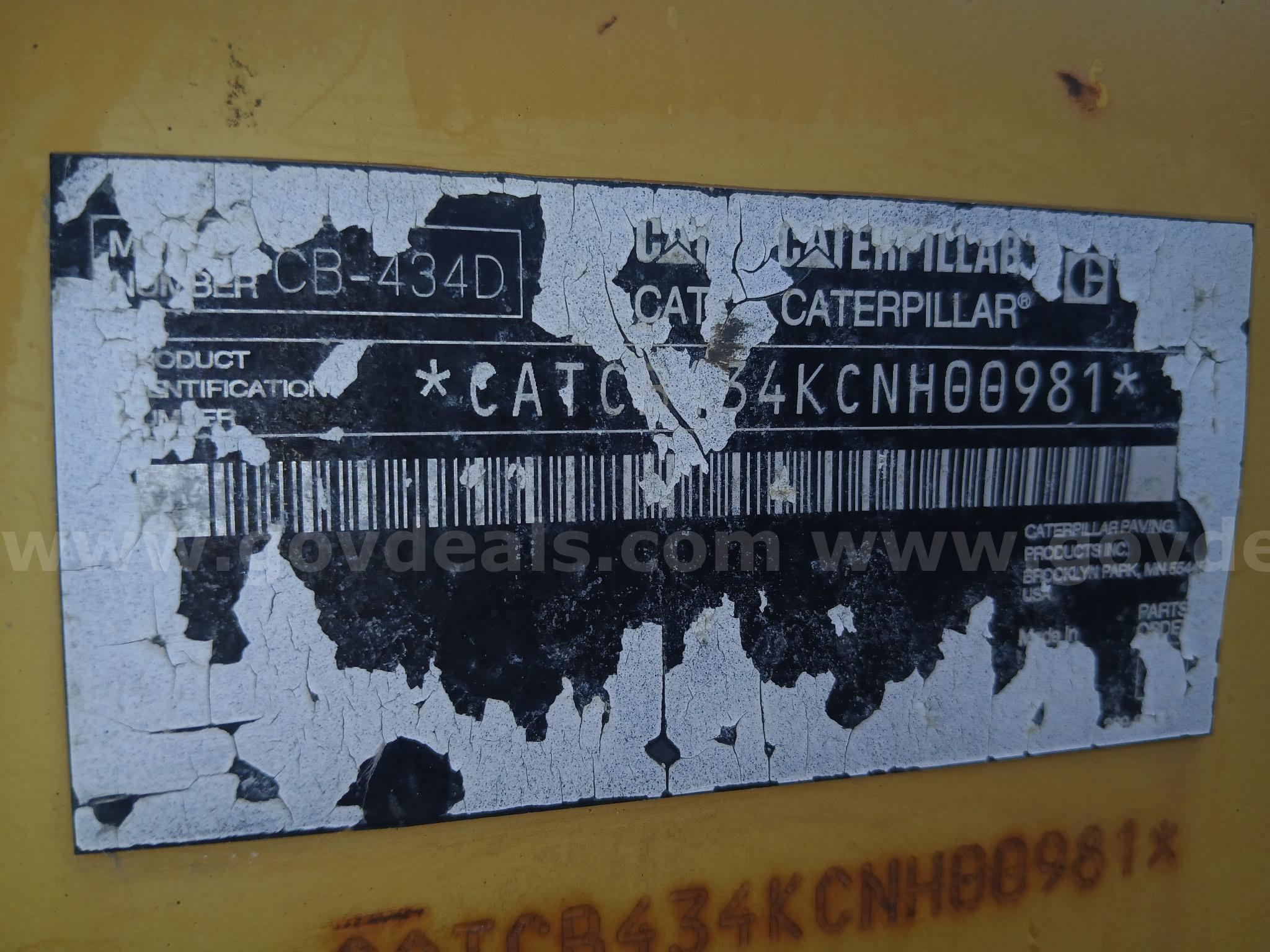 2009 Caterpillar CB-434D Tandem Vibratory Compactor Caterpillar 434D Government Surplus Auction - Photo #6