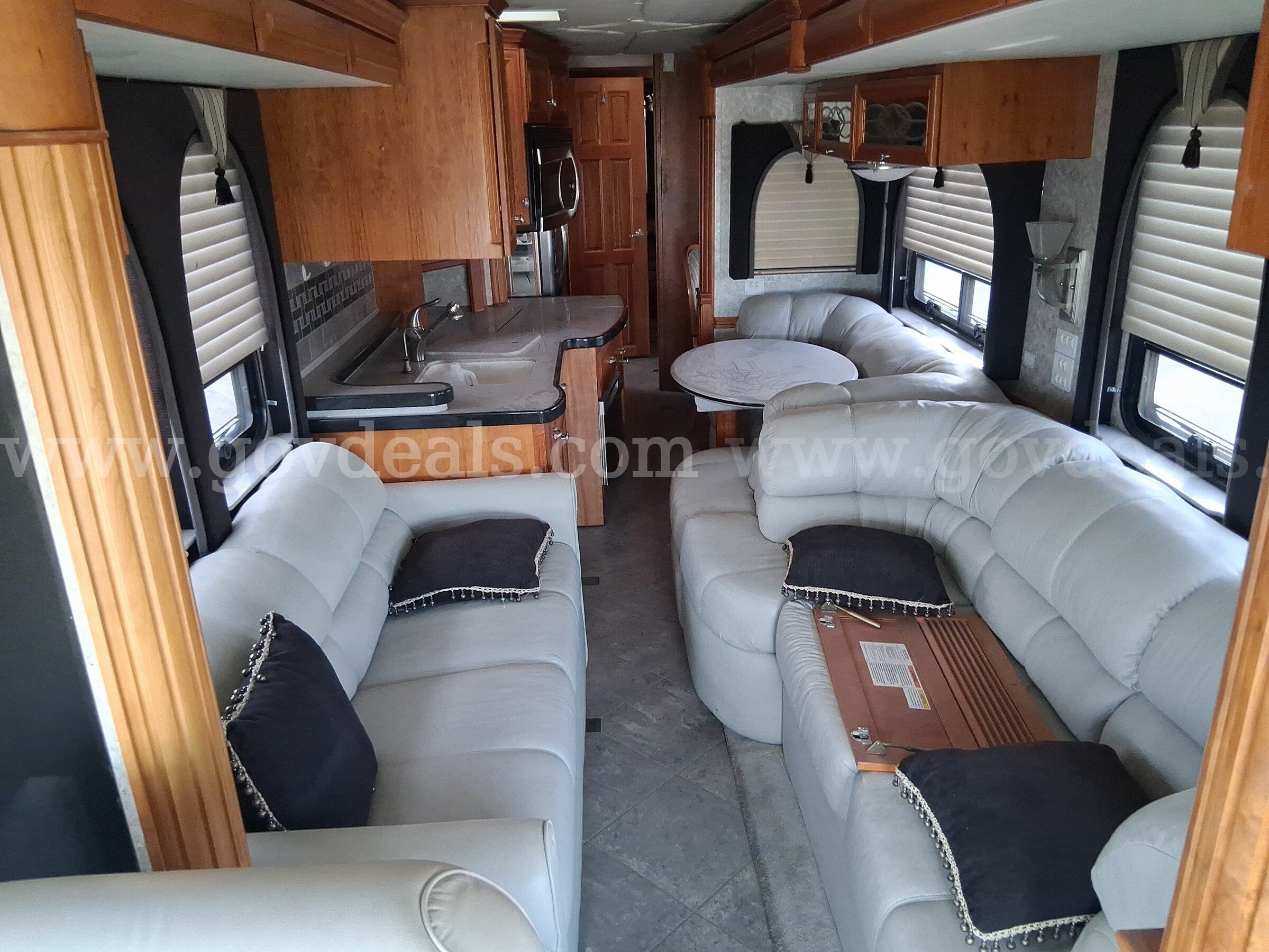 2008 Newmar Essex 4514 Class A Diesel Pusher Motorhome Newmar 4514 Government Surplus Auction - Photo #5